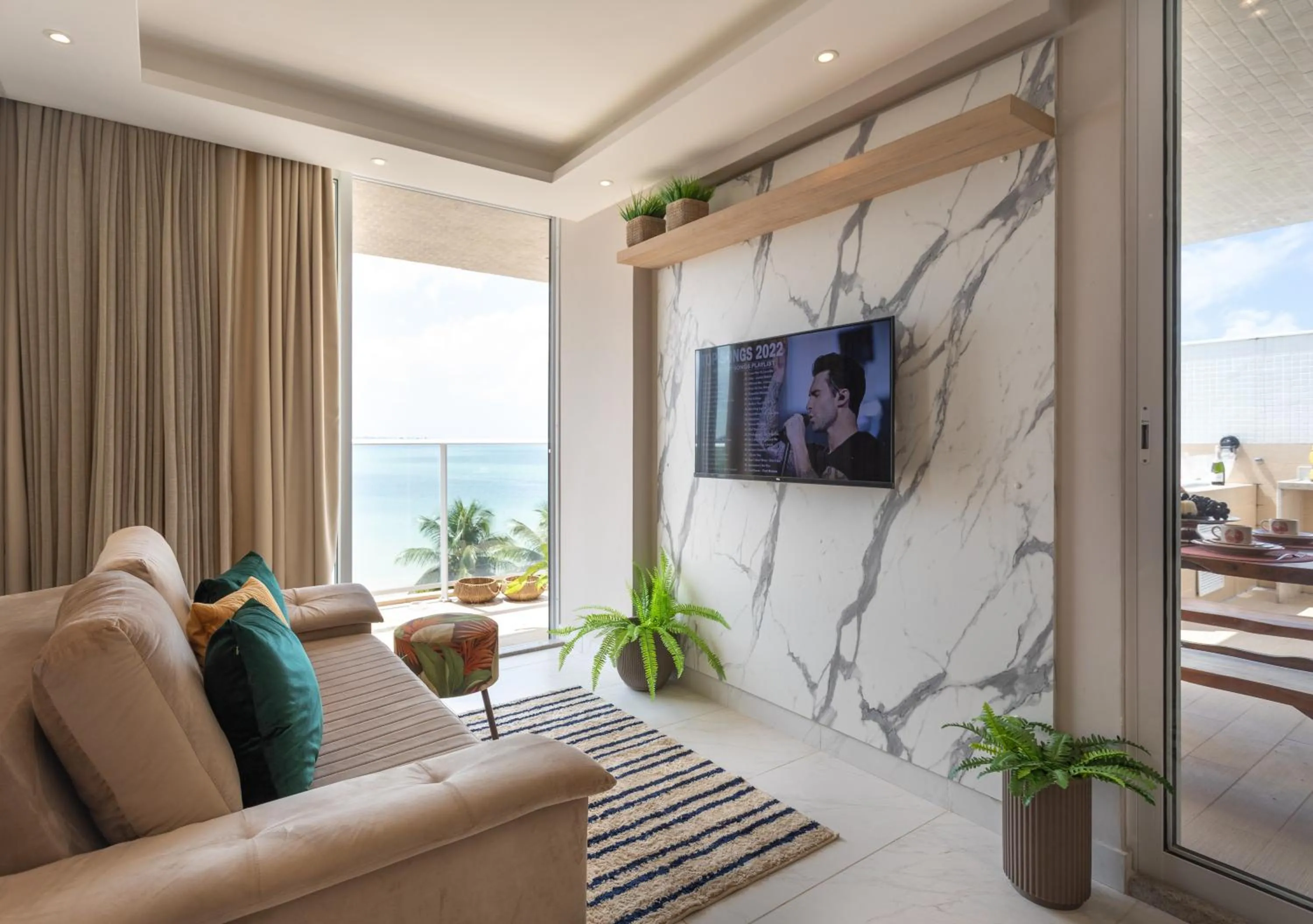 Branco Haus - Pé na areia do Bessa