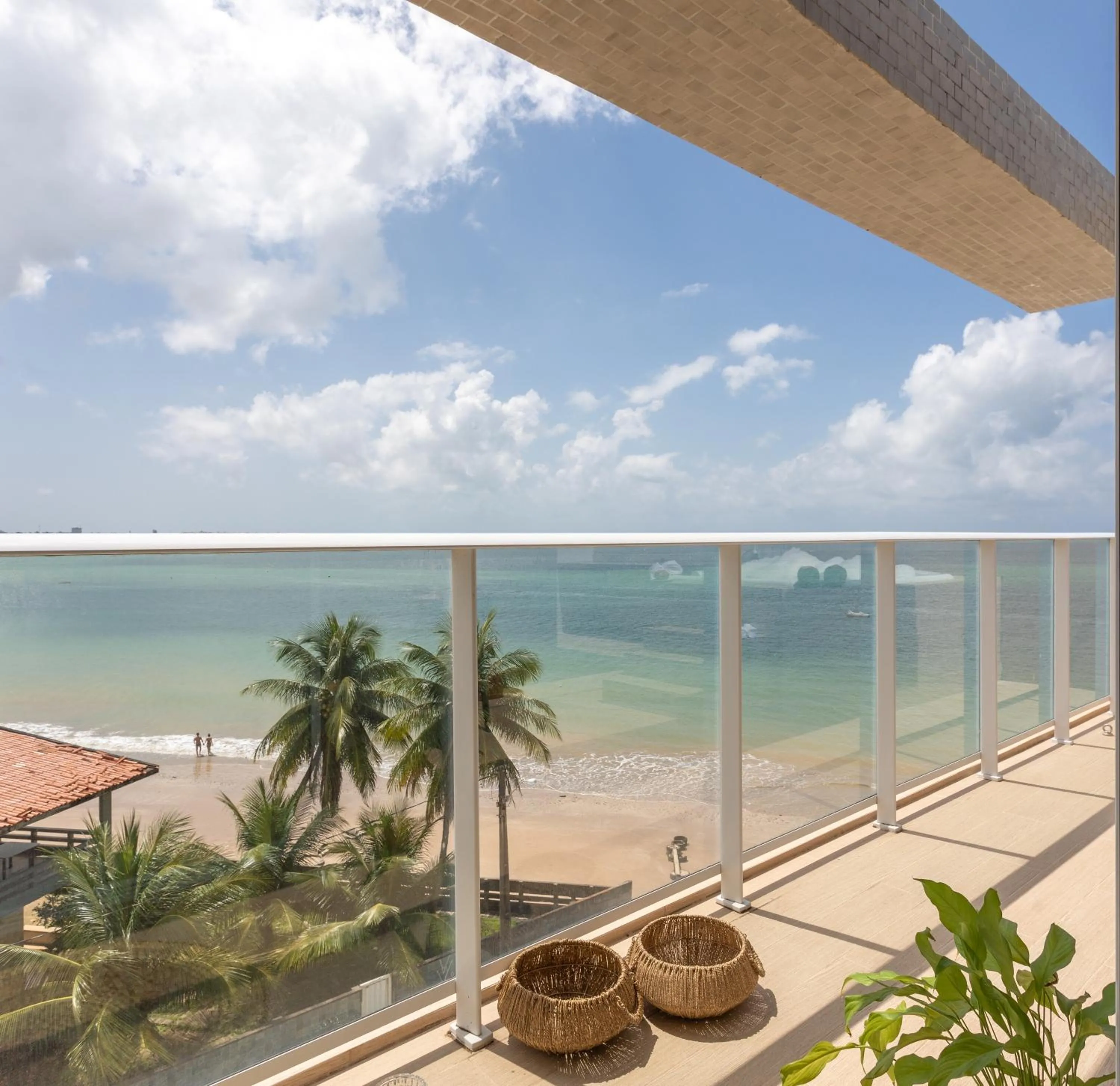 Branco Haus - Pé na areia do Bessa