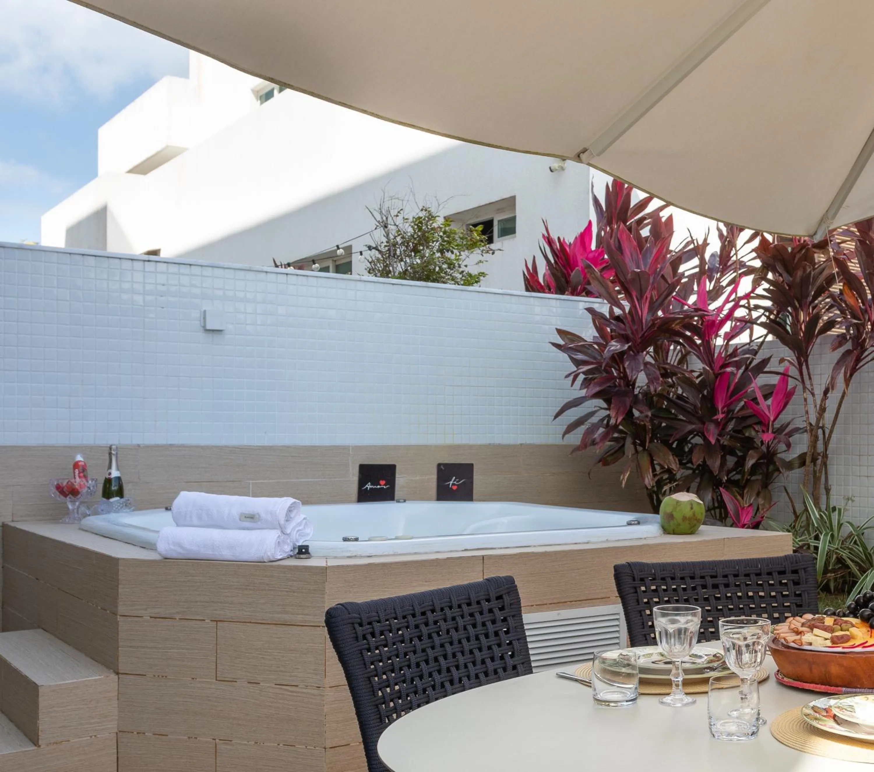 Branco Haus - Pé na areia do Bessa