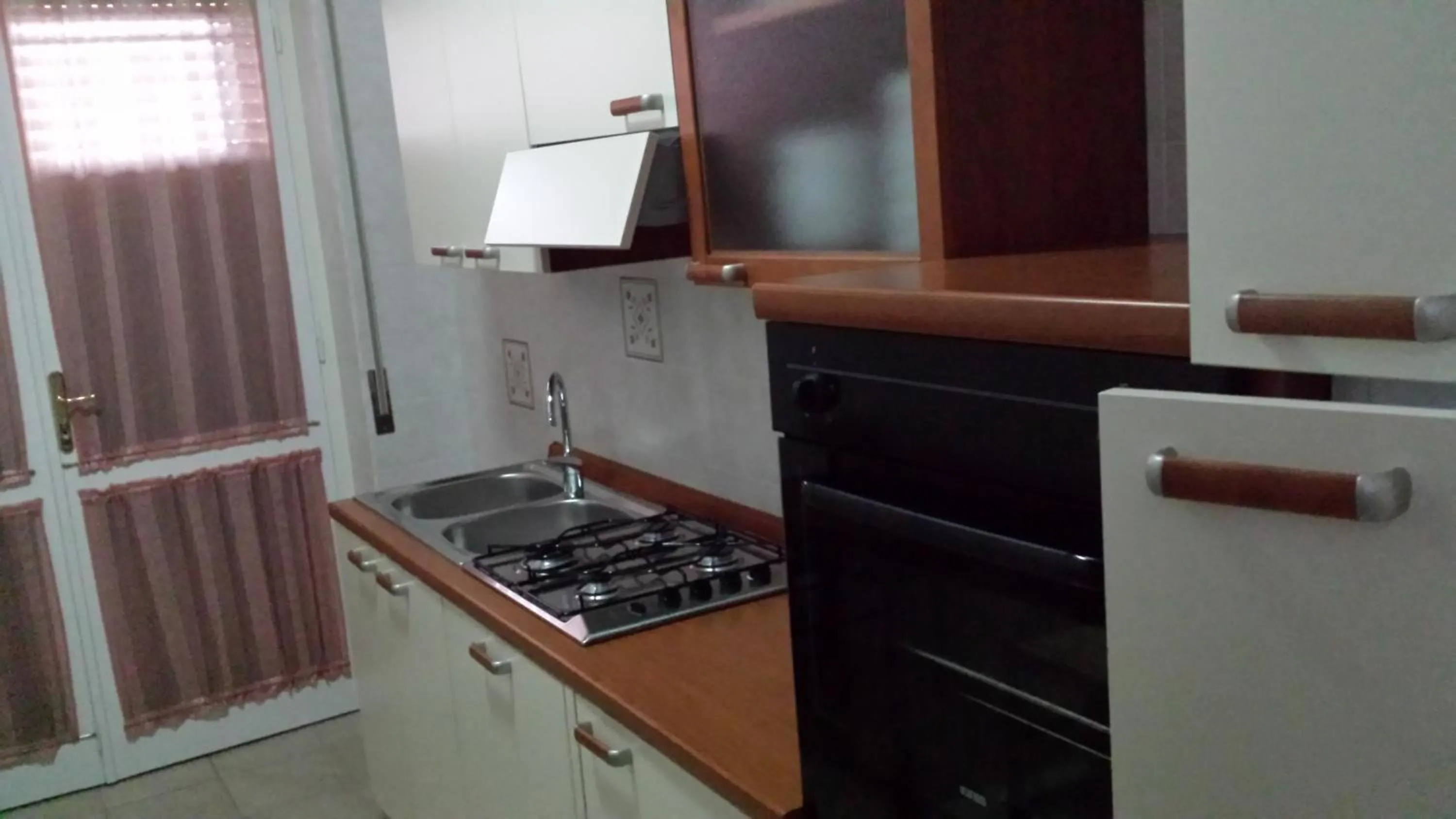 Kitchen or kitchenette in B&B Santa Gilla