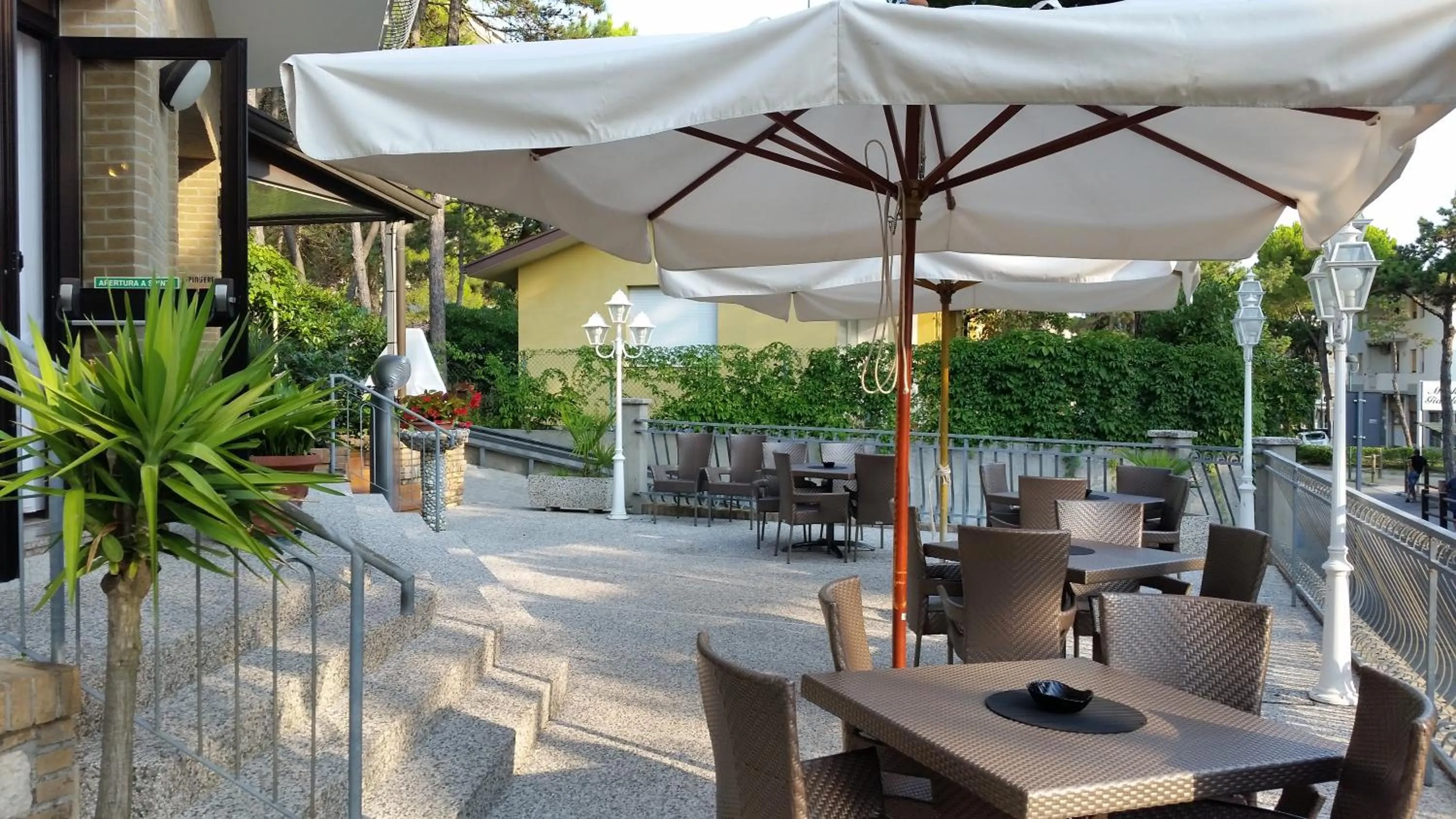 Facade/entrance in Hotel Acapulco