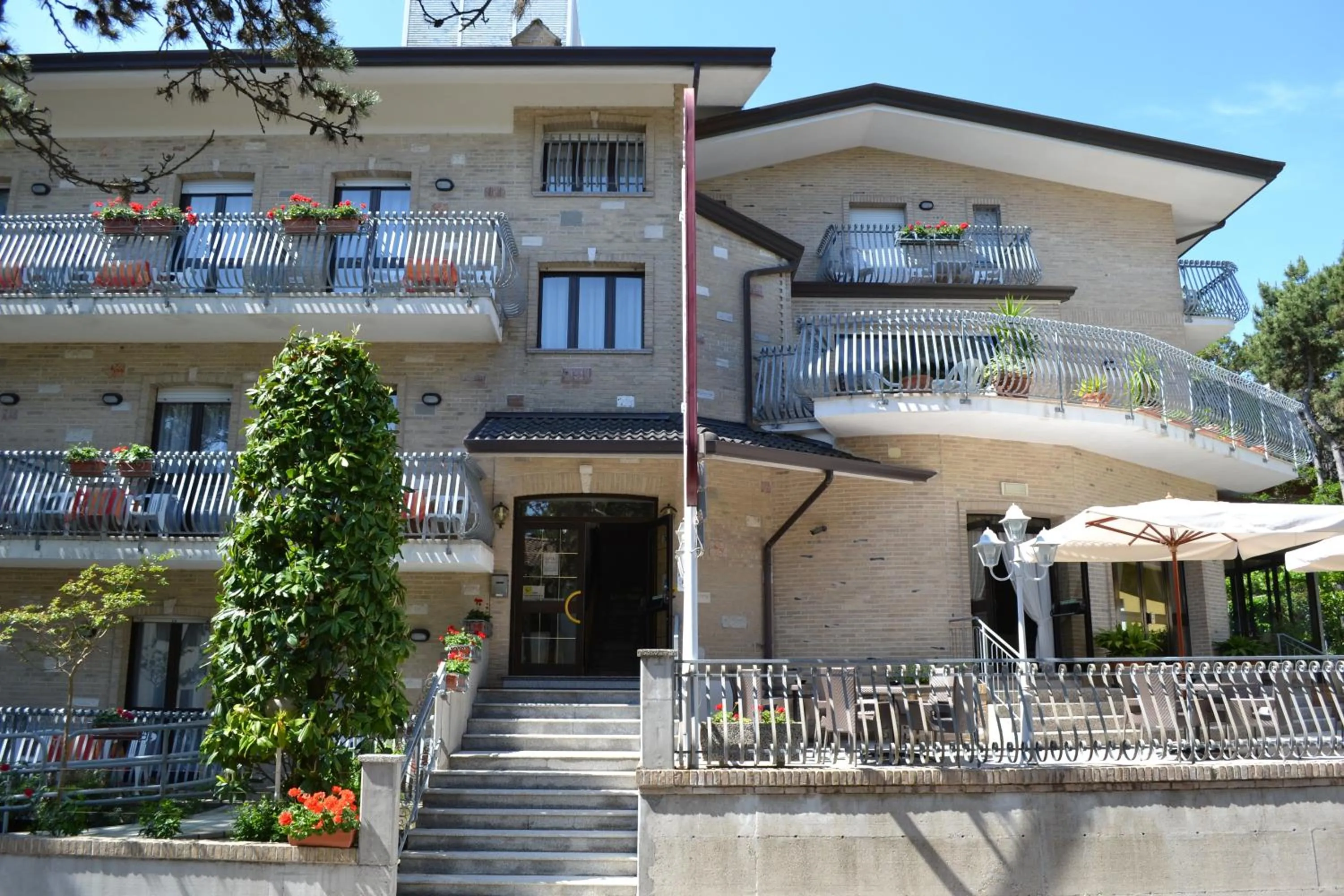 Facade/entrance in Hotel Acapulco