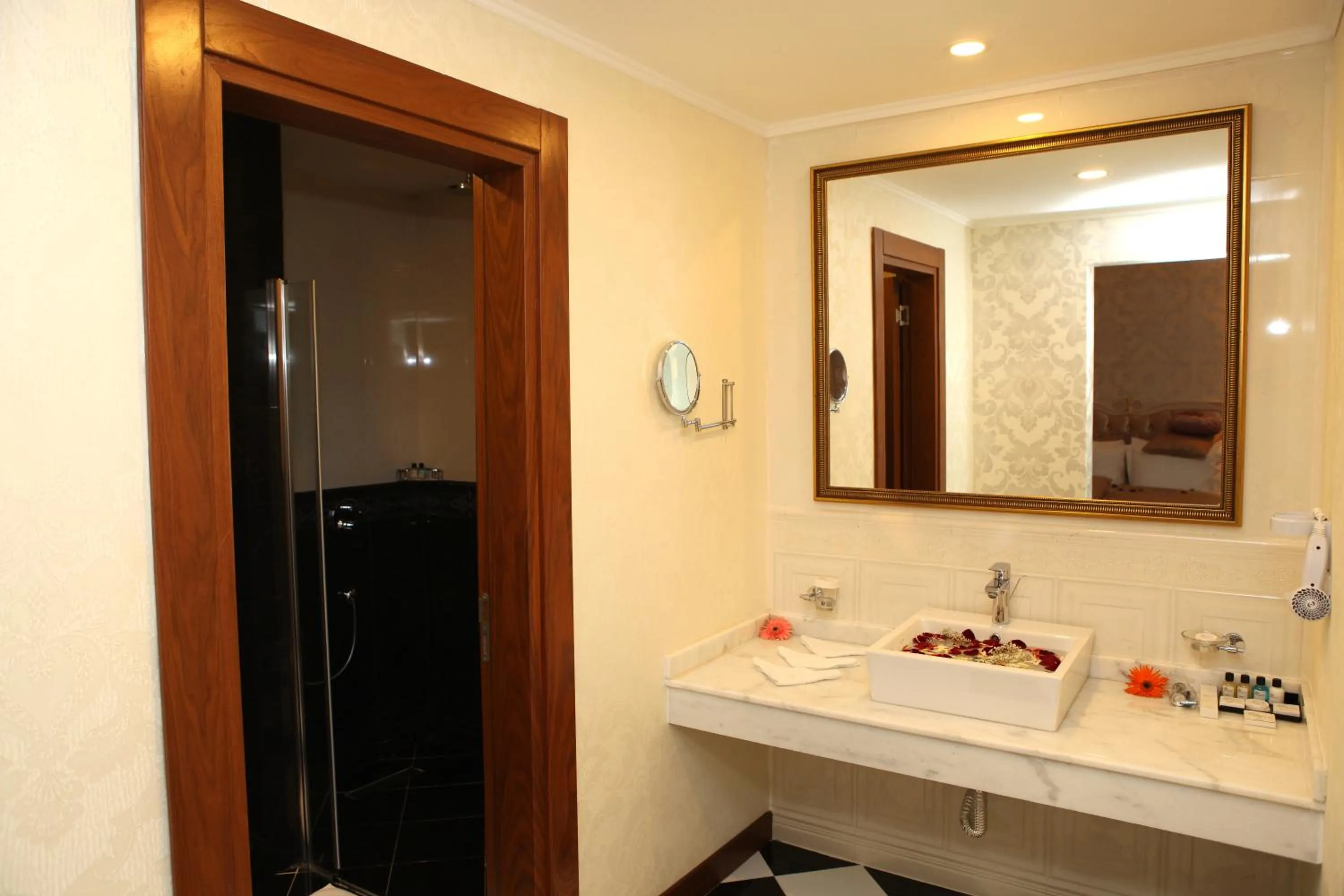 Toilet in Vego Hotel