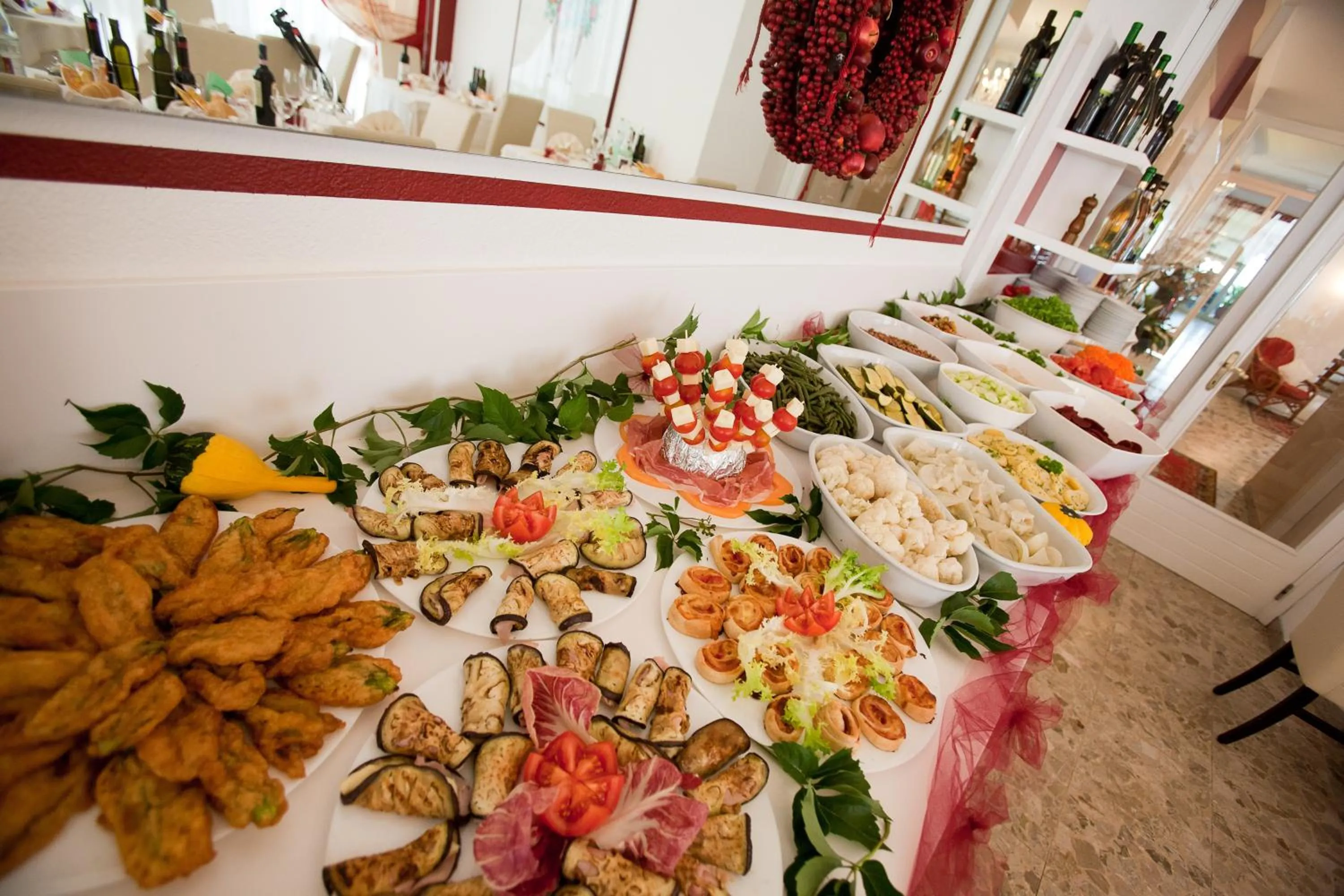 Restaurant/places to eat in Hotel Canarie