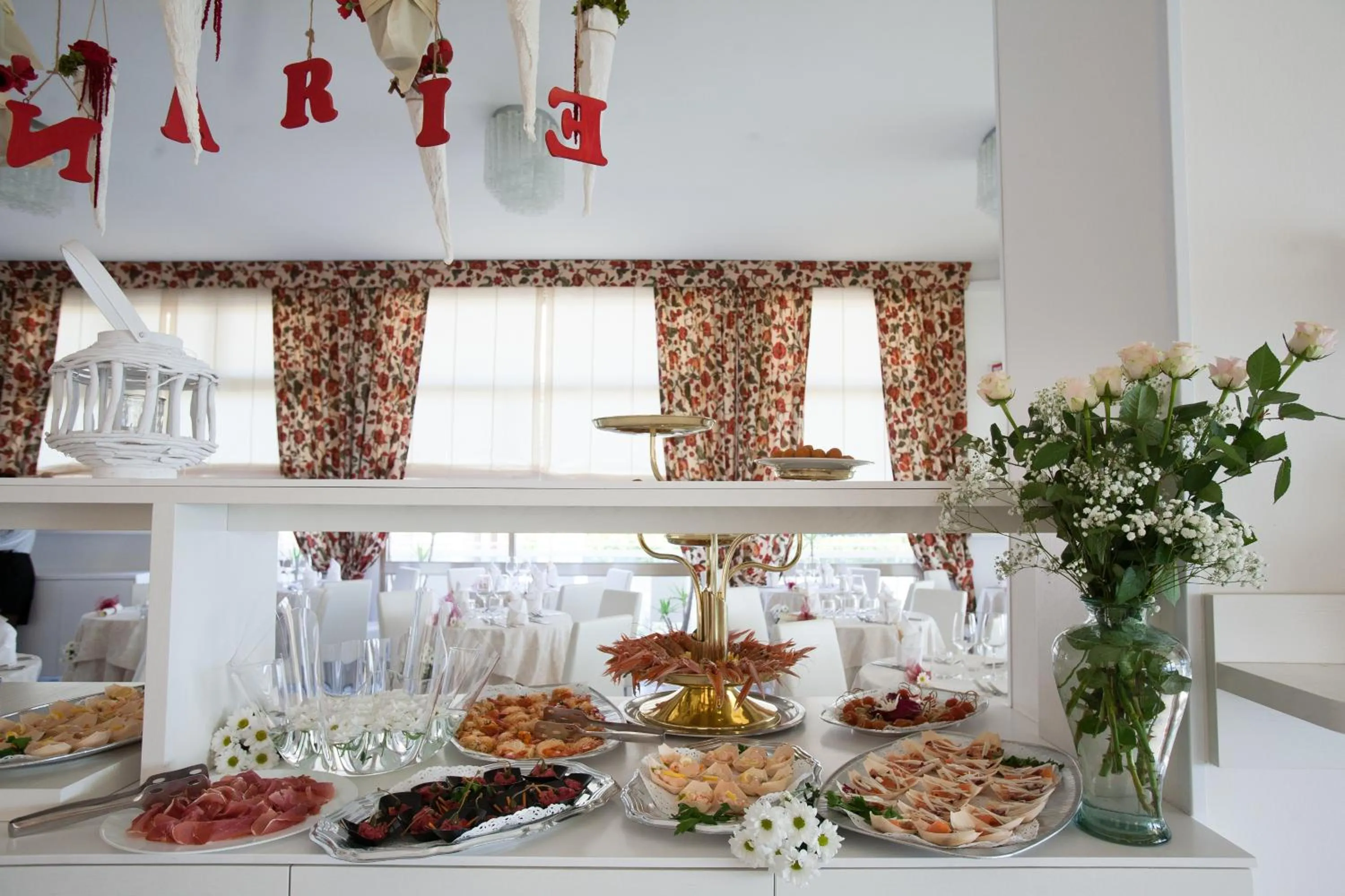 Restaurant/places to eat in Hotel Canarie