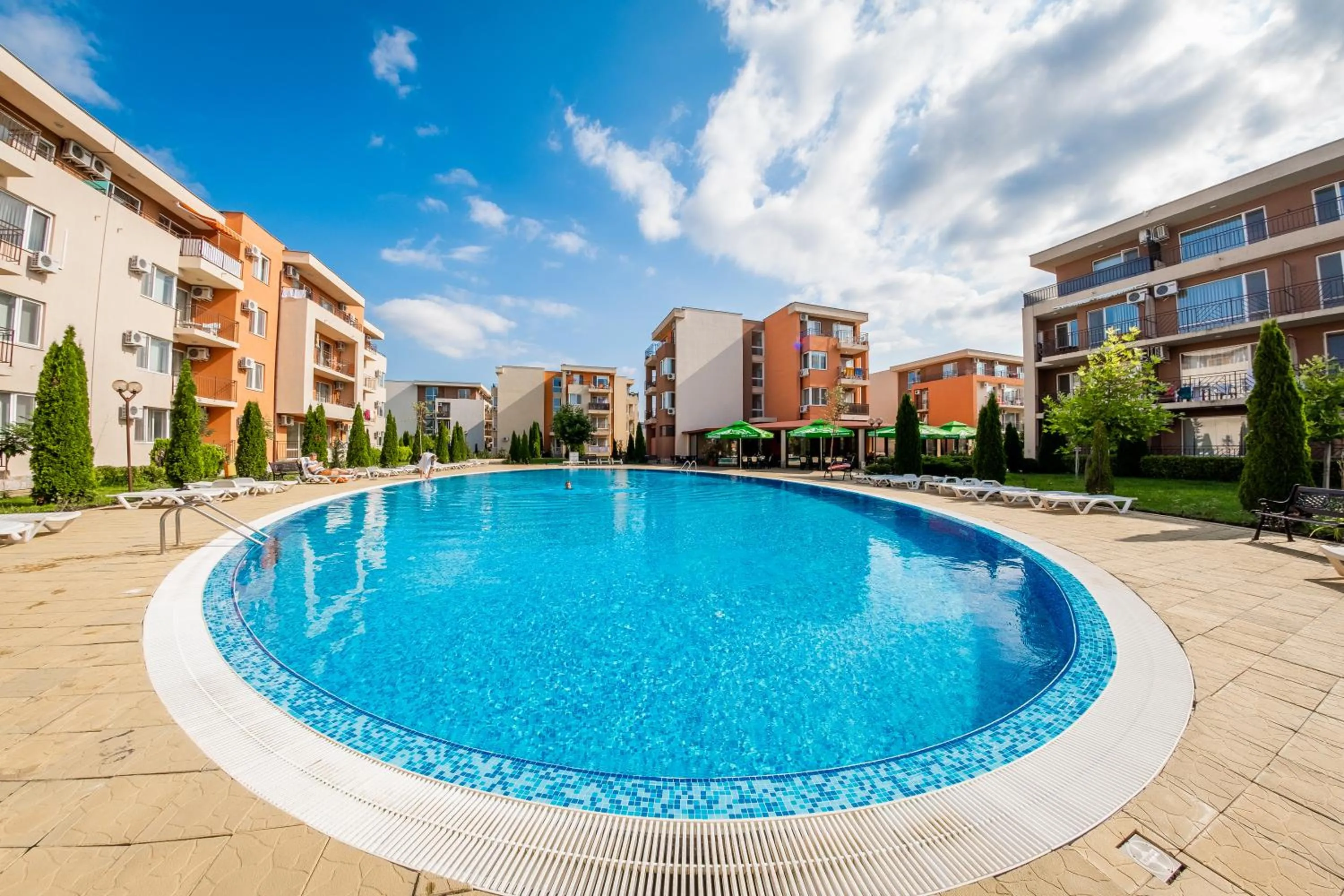 Swimming pool in Orchid Fort Garden