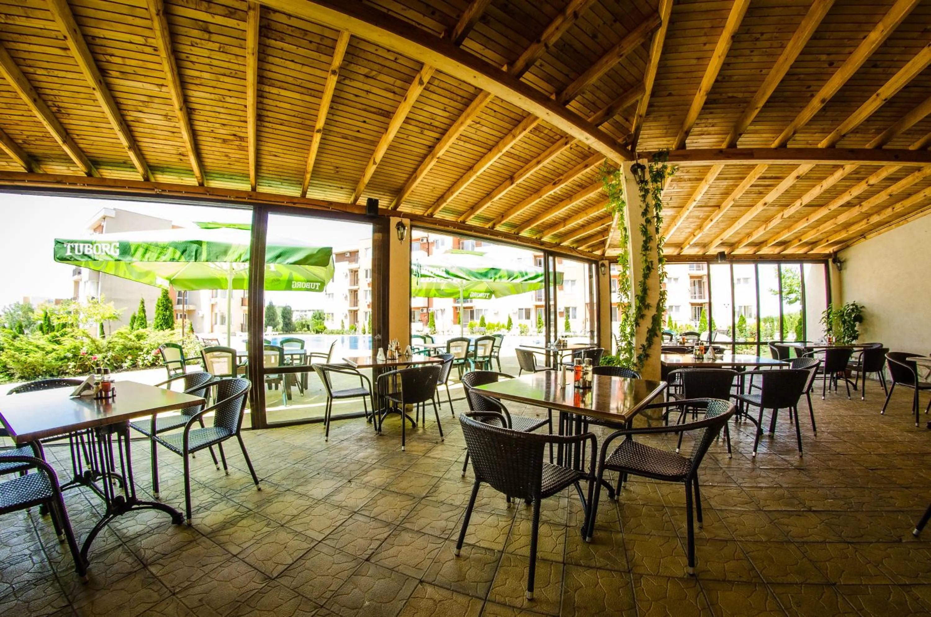 Restaurant/places to eat in Orchid Fort Garden