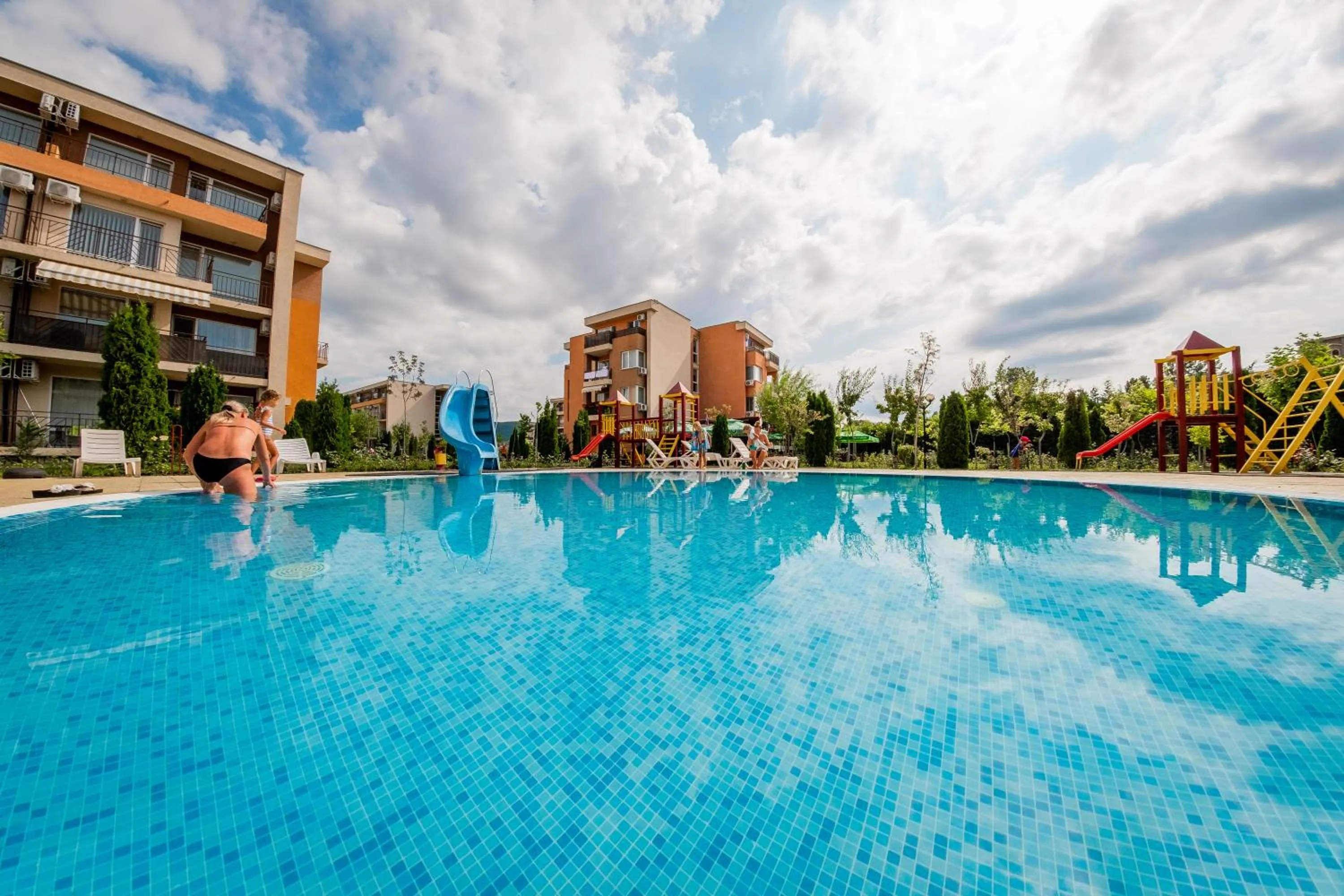 Swimming pool in Orchid Fort Garden