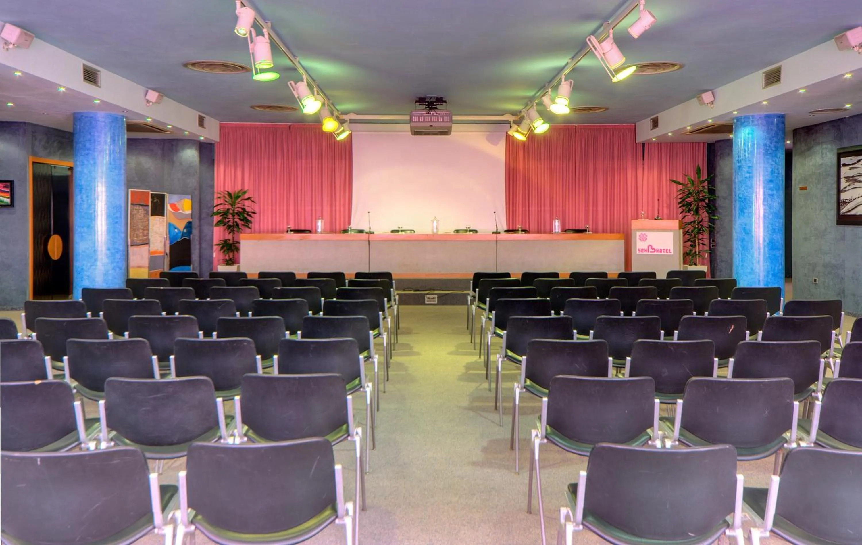 Restaurant/places to eat in SenB Hotel