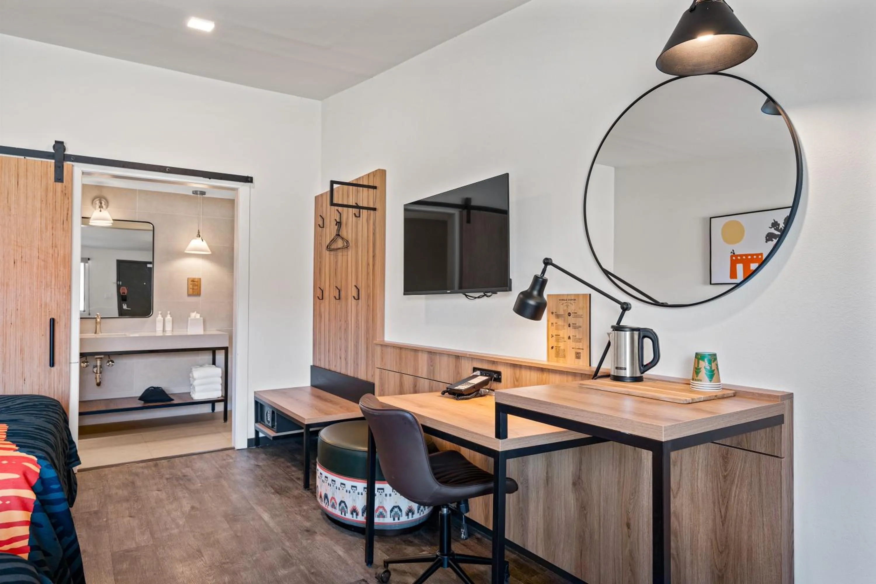 TV and multimedia in Marble Canyon Lodge