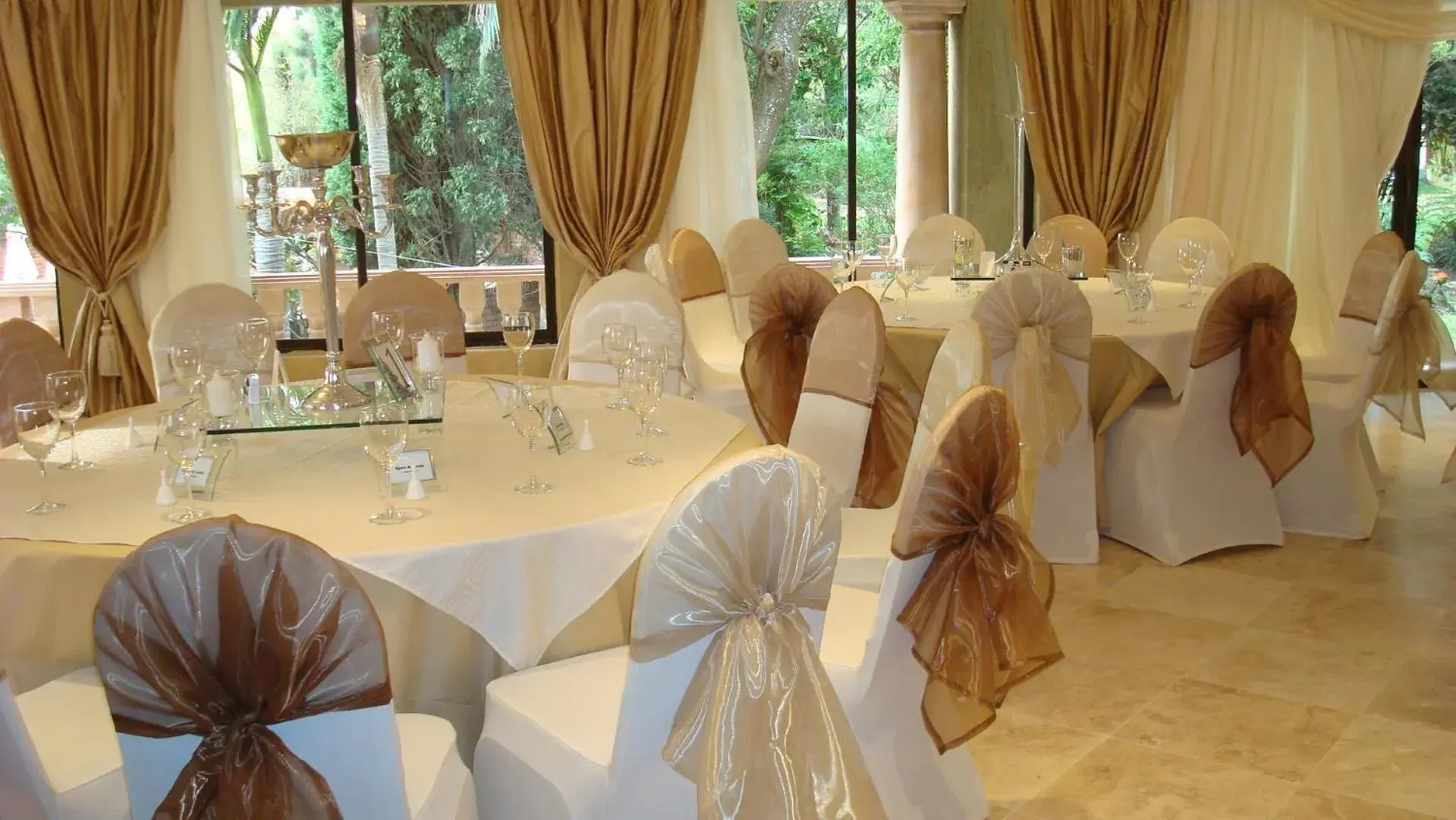 Dining area in Summerview Boutique Hotel & Conference Dining area in Summerview Boutique Hotel & Conference