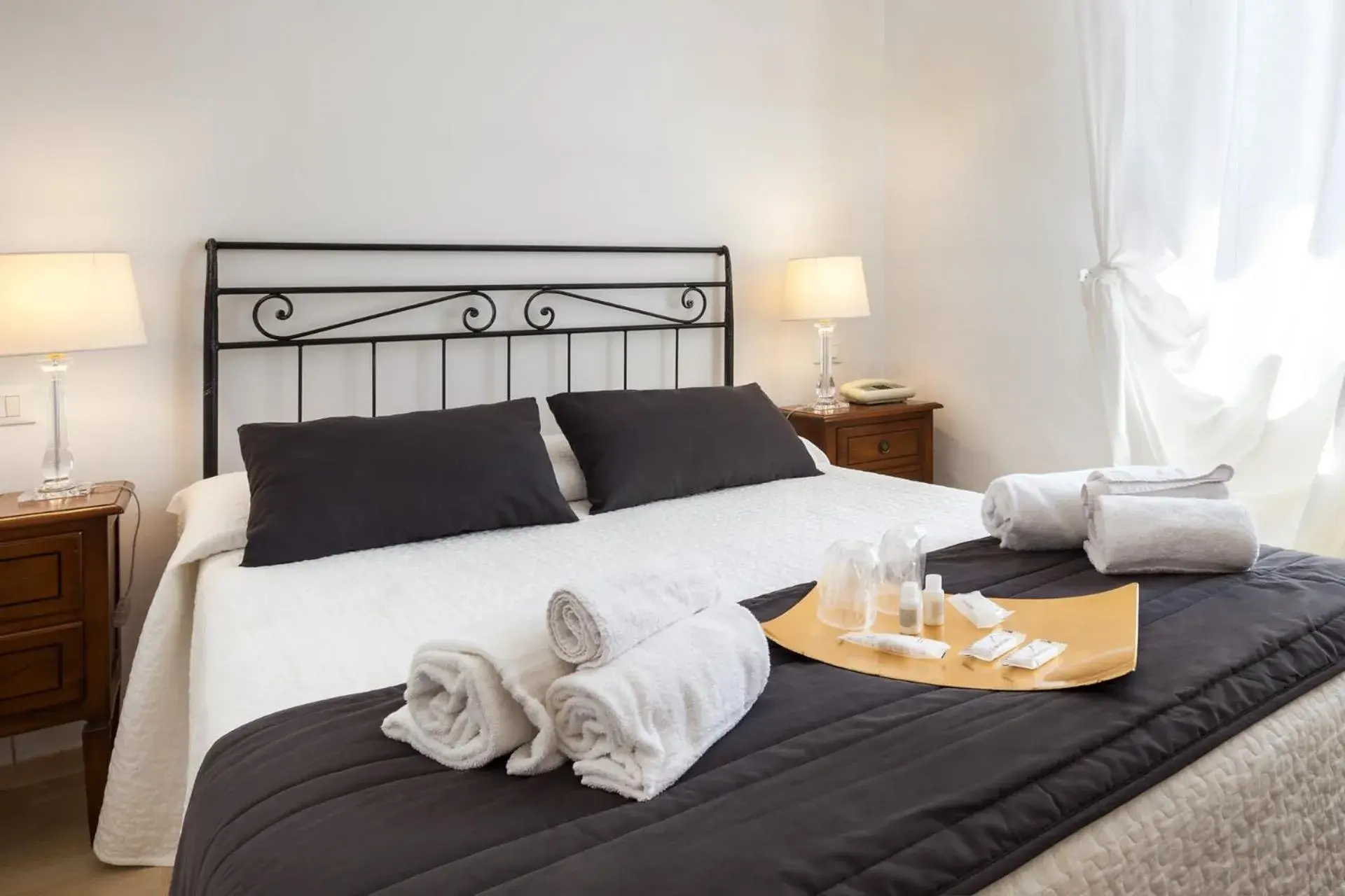 Standard Double Room - single occupancy in Hotel Porta Romana di Luce Hotels Standard Double Room - single occupancy in Hotel Porta Romana di Luce Hotels