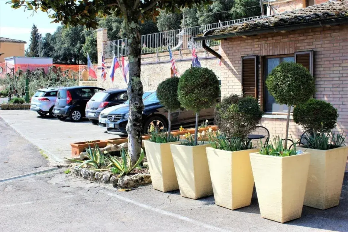 Double Room with Patio - single occupancy in Hotel Porta Romana di Luce Hotels Double Room with Patio - single occupancy in Hotel Porta Romana di Luce Hotels