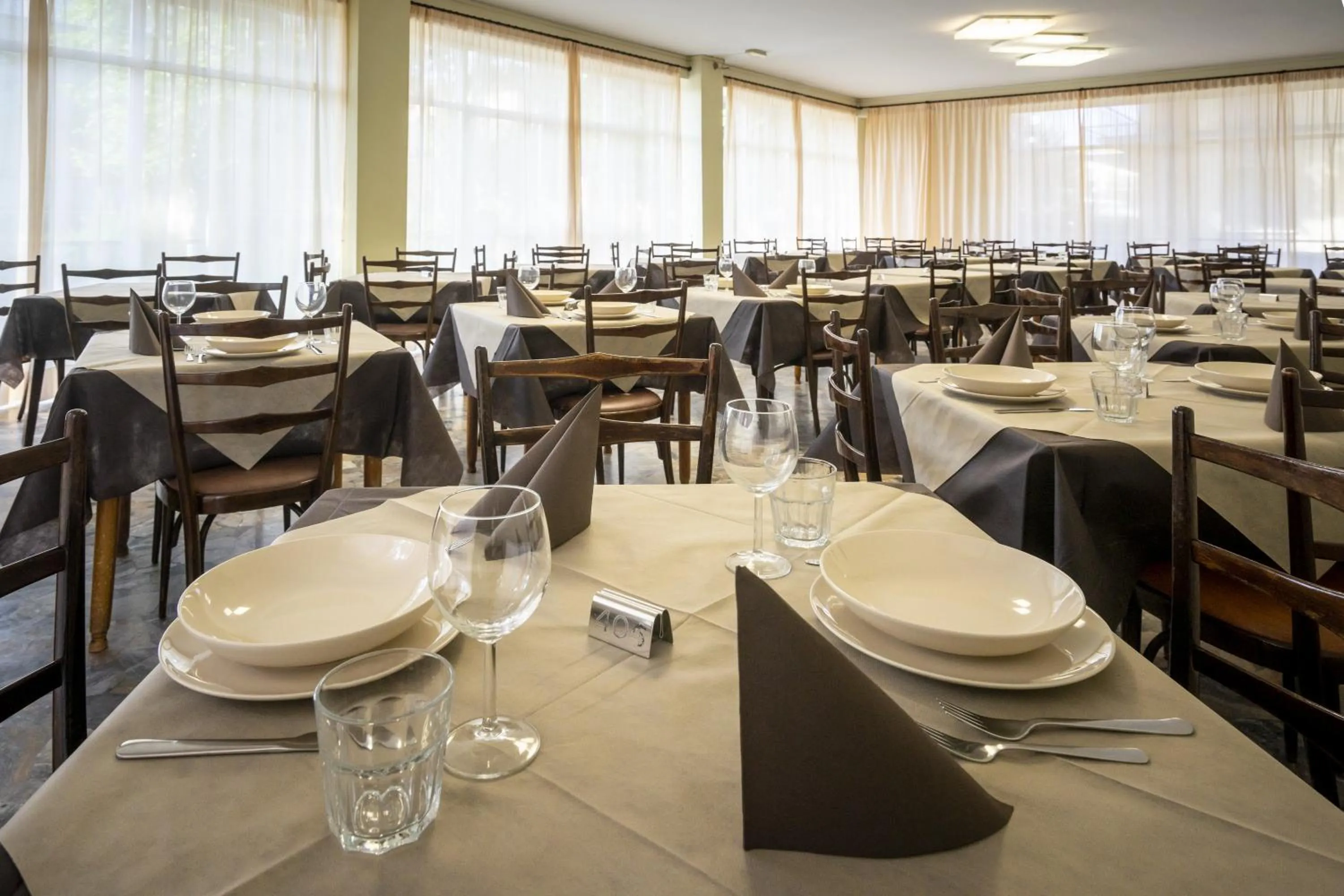 Restaurant/places to eat in Hotel Mamy