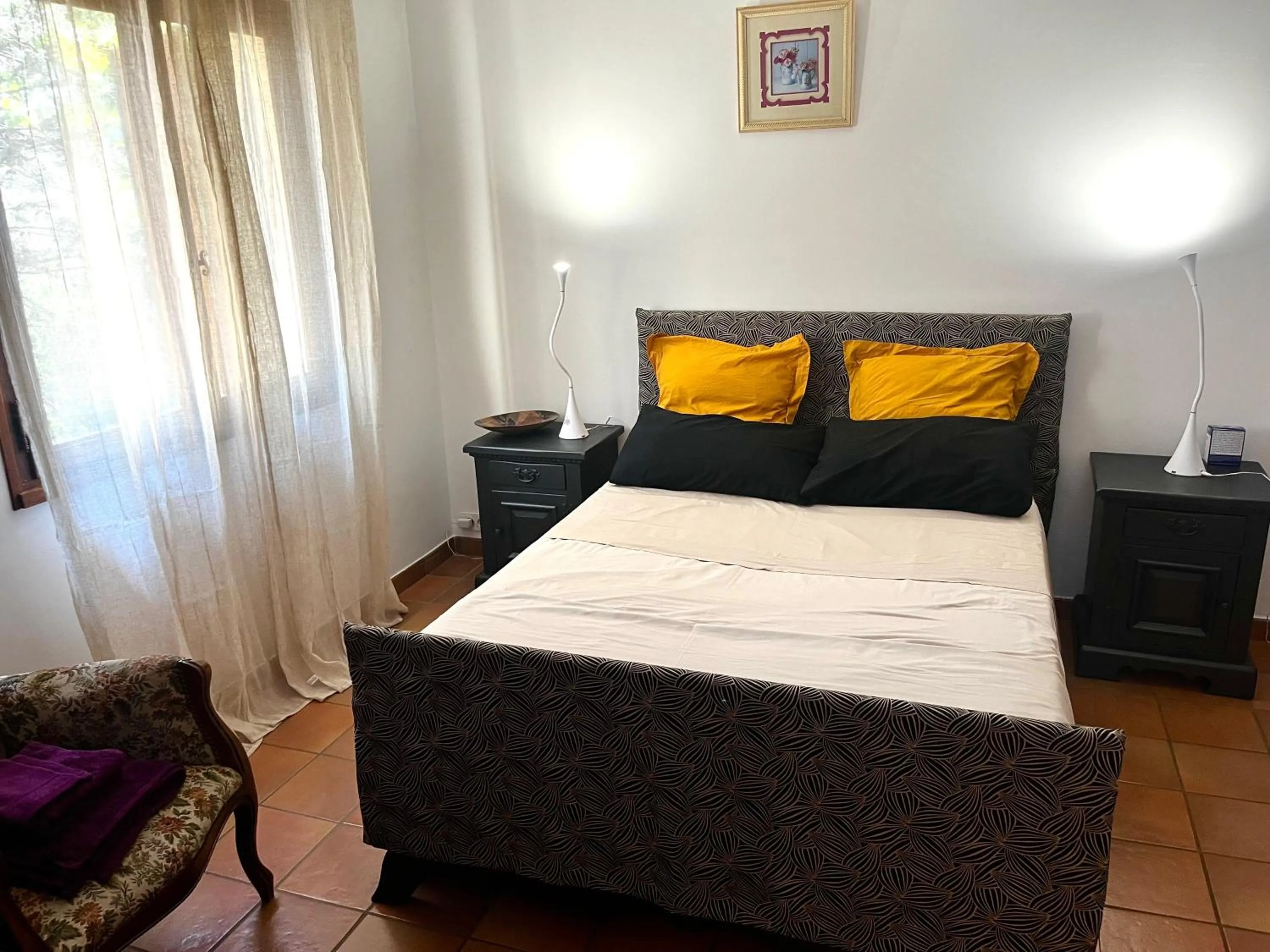 Photo of the whole room, Bed in Le Mazet de choubouloute