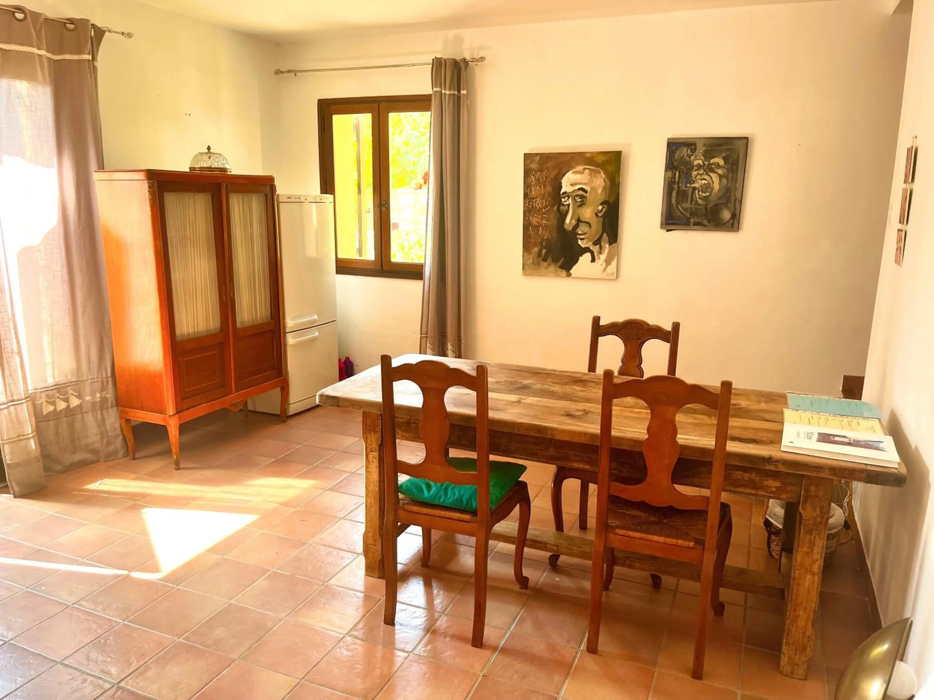 Dining area in Le Mazet de choubouloute
