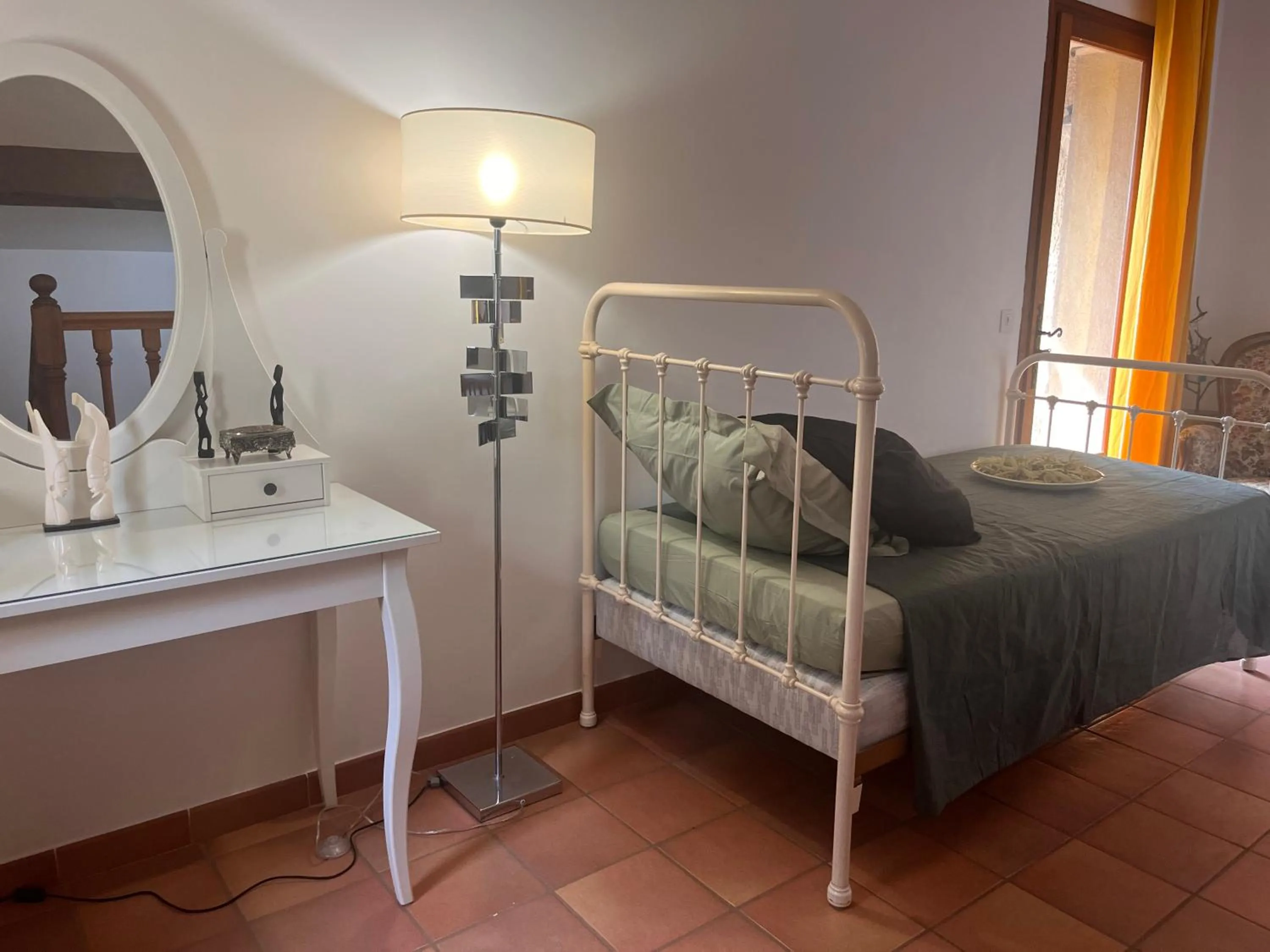 Property building, Bed in Le Mazet de choubouloute