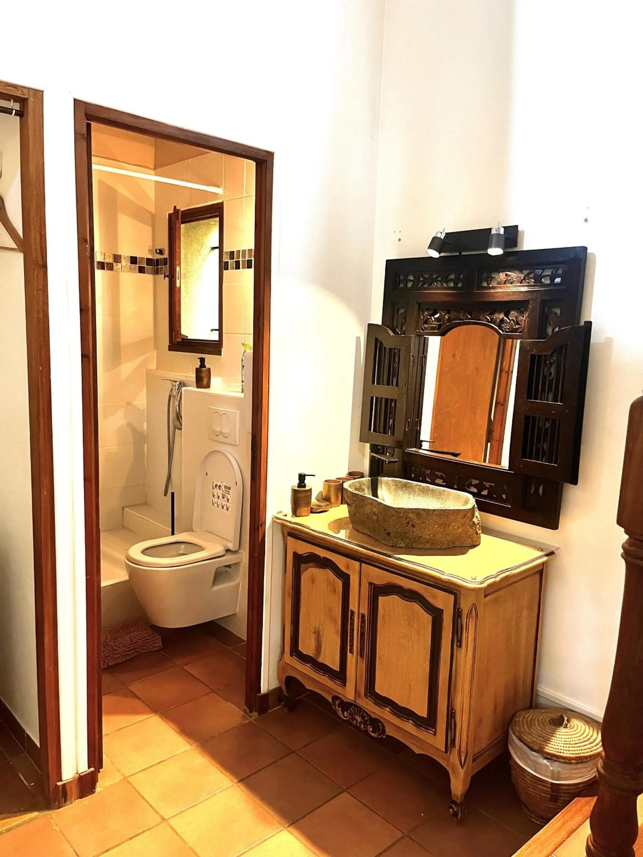 Bathroom in Le Mazet de choubouloute