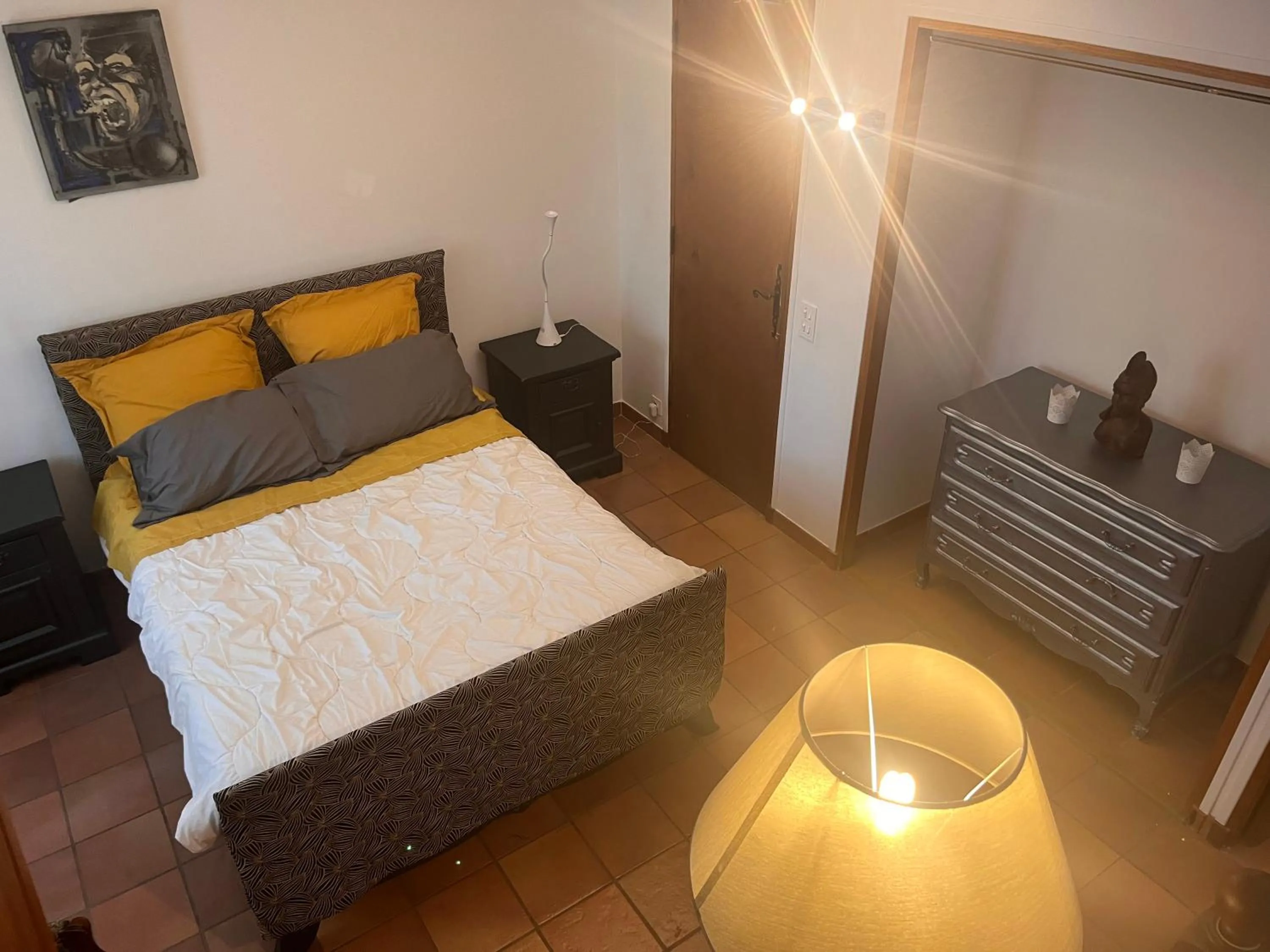 Photo of the whole room, Bed in Le Mazet de choubouloute