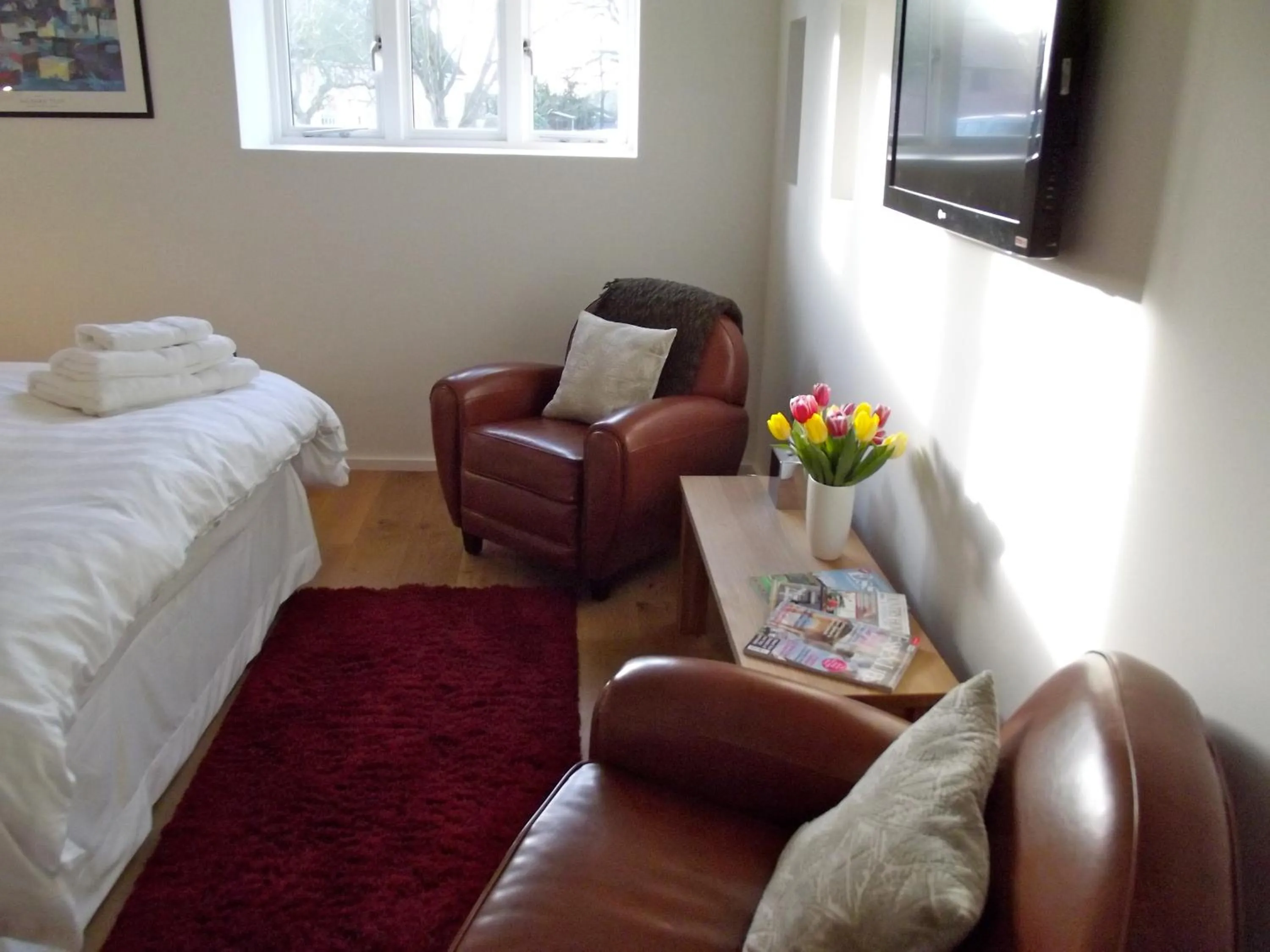 Seating area, Bed in The Suites at Pannells Ash