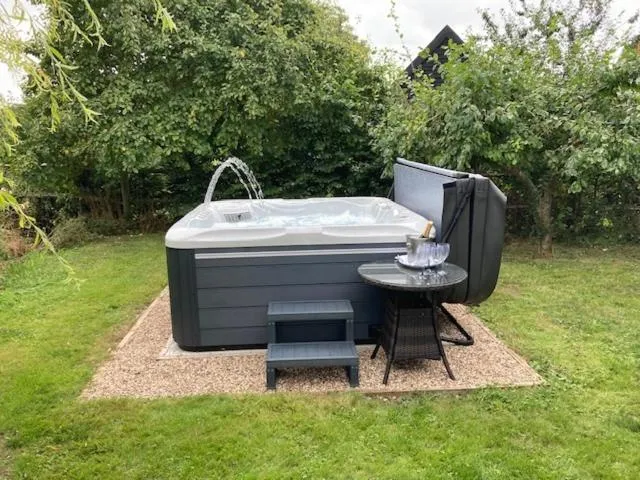 Hot Tub in The Suites at Pannells Ash