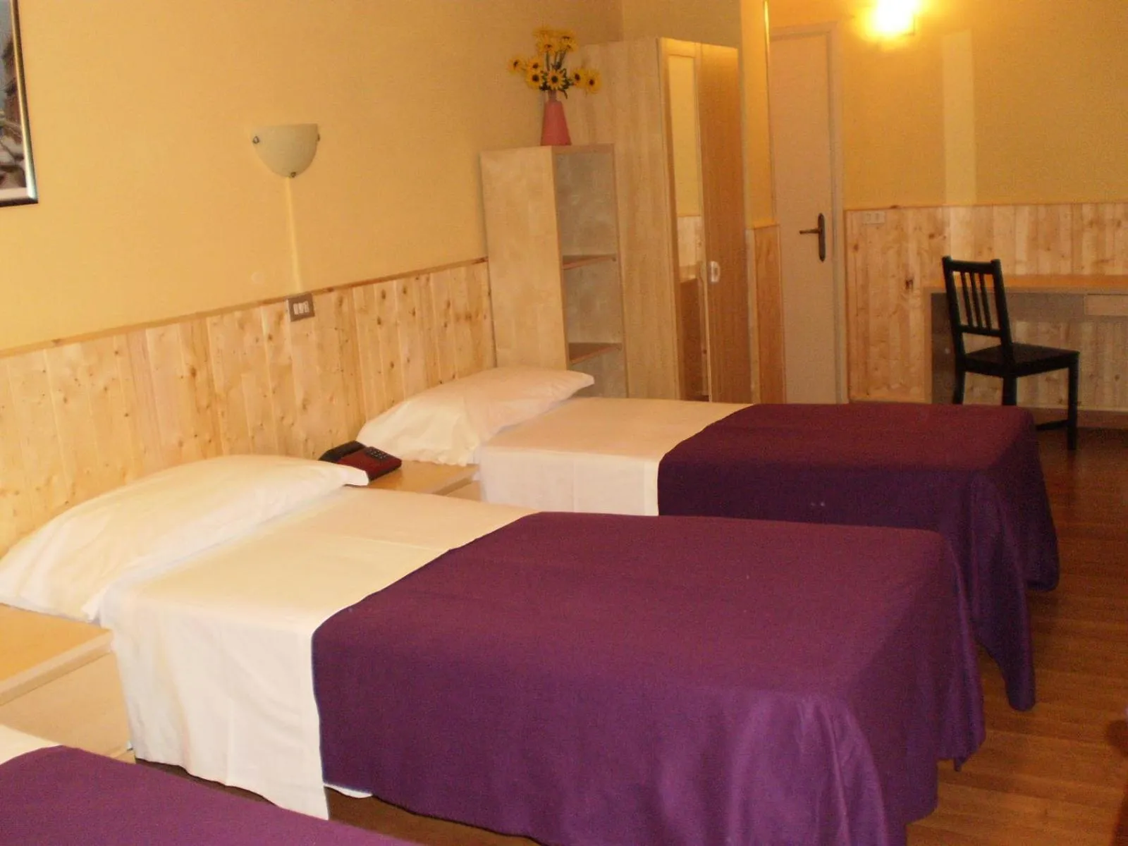 Photo of the whole room in Hotel Ariosto centro storico