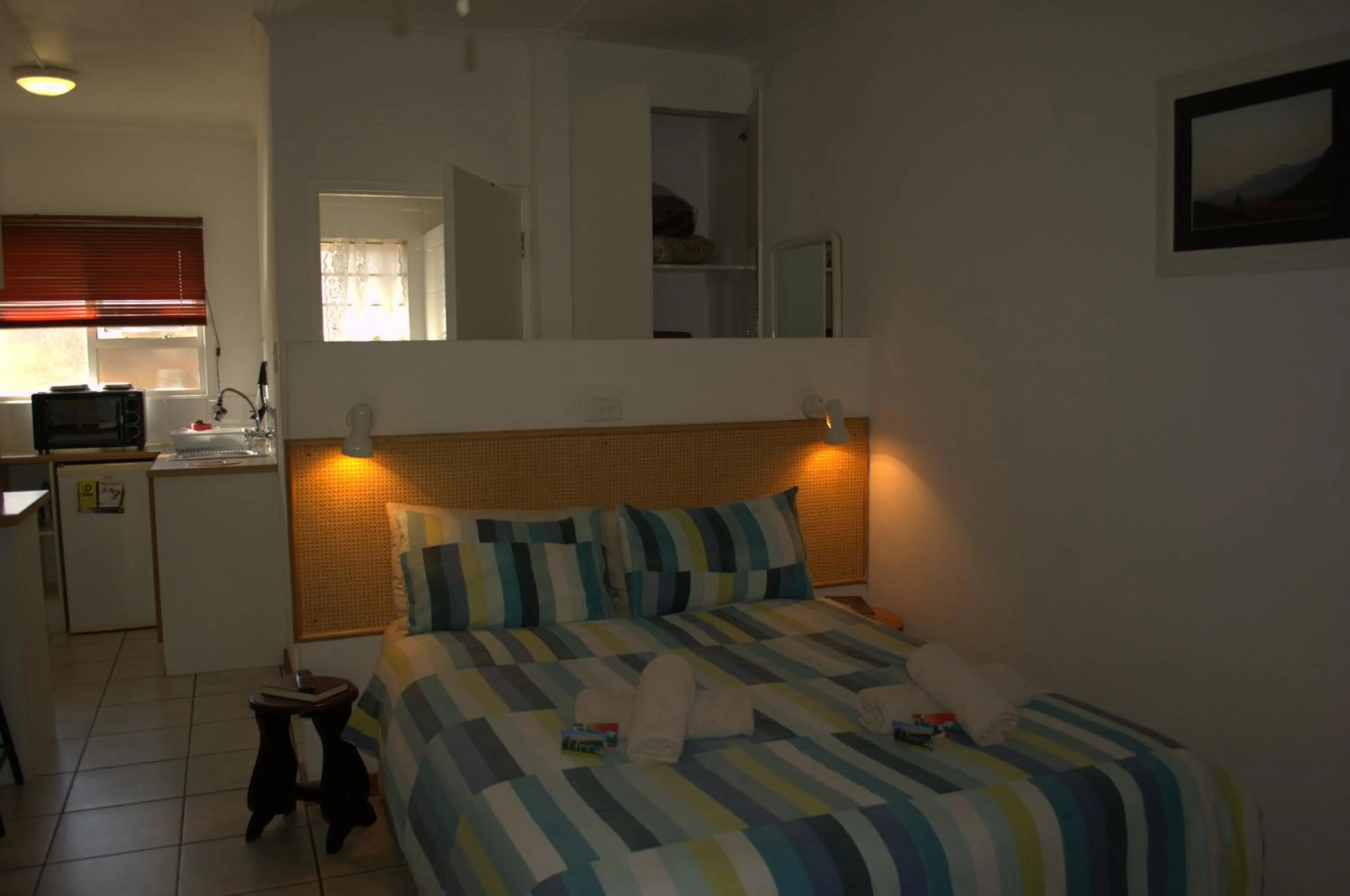 Bed in Crowned Crane