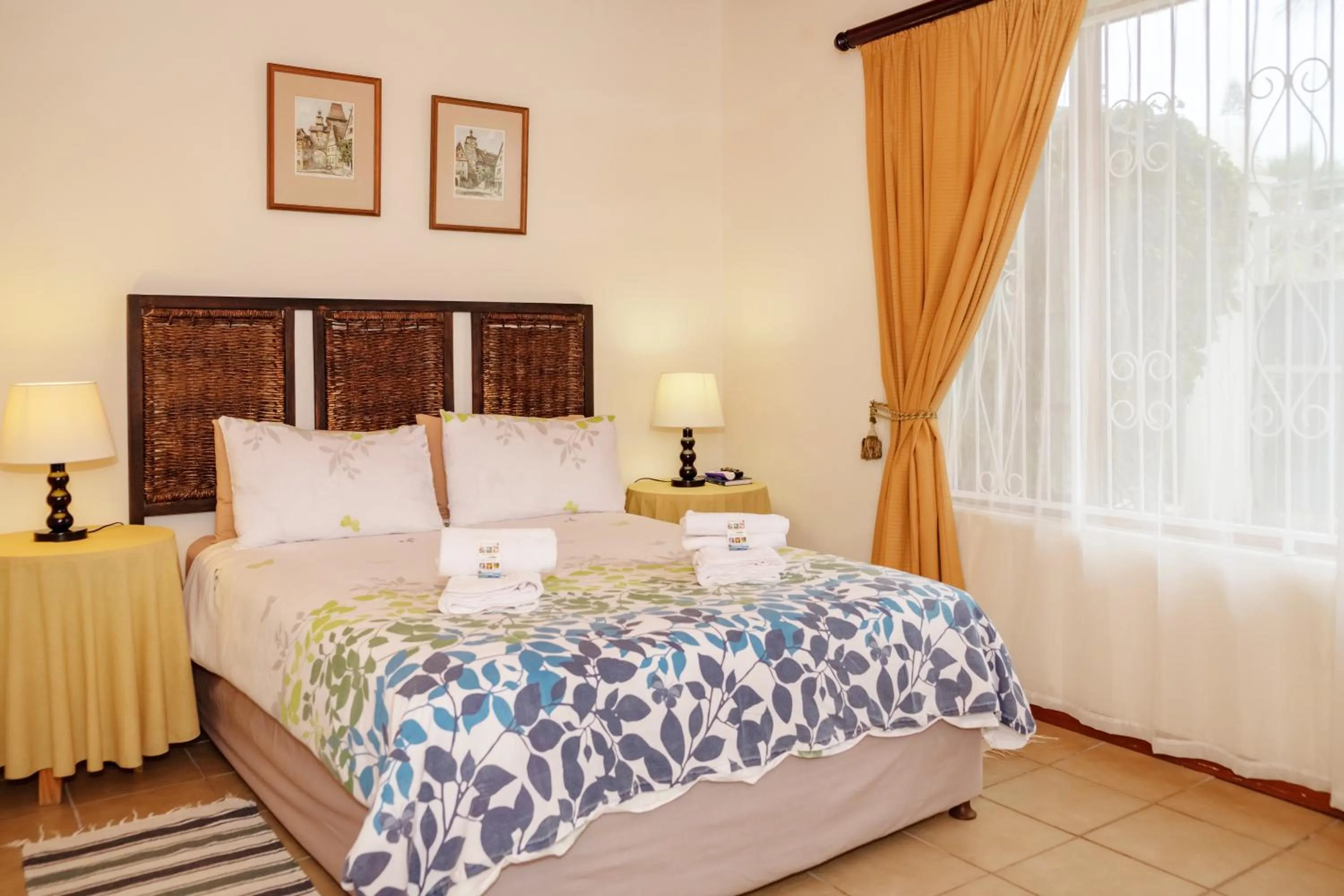 Bed in Crowned Crane