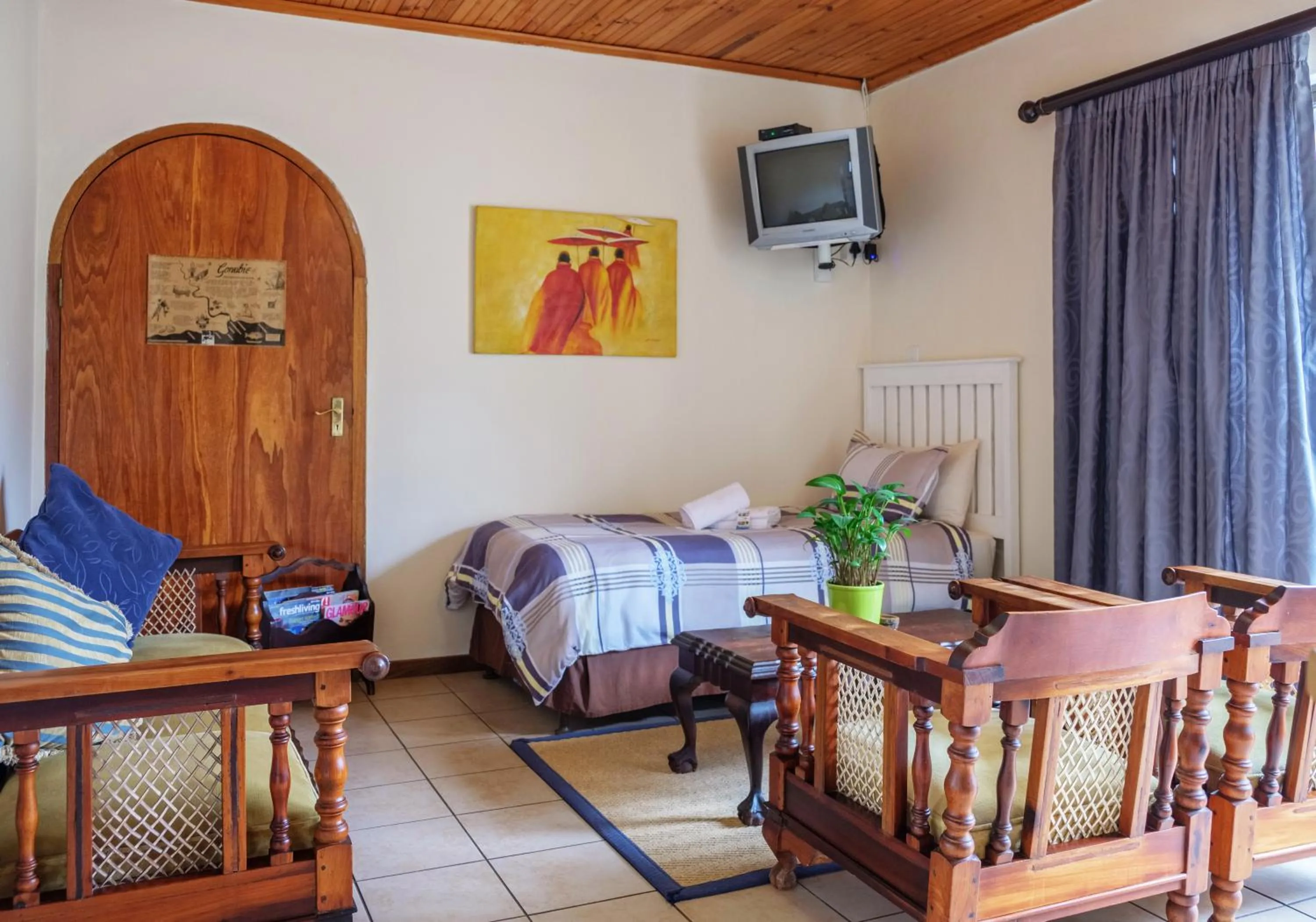 Bed in Crowned Crane