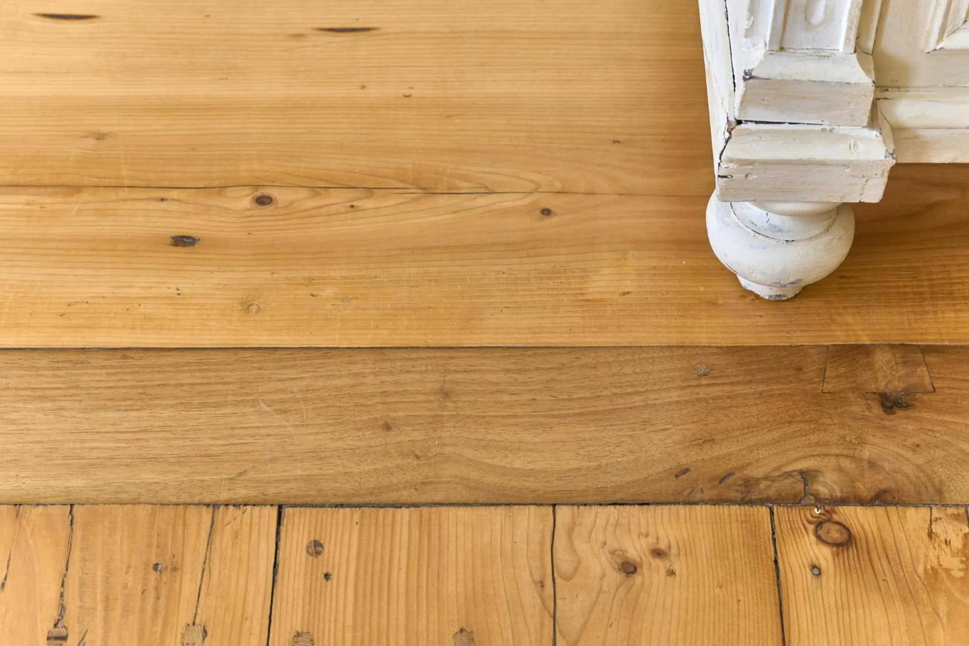 Decorative detail in Al Cavour 34