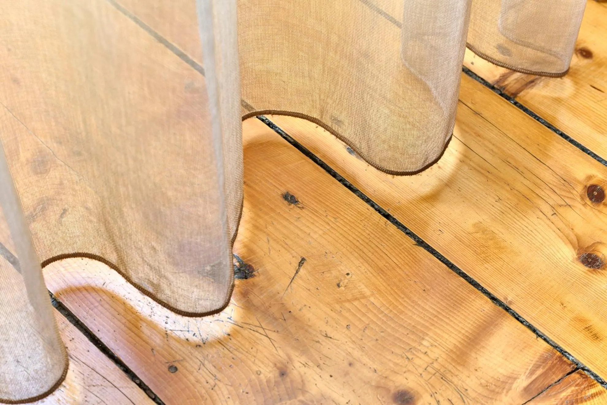 Decorative detail in Al Cavour 34