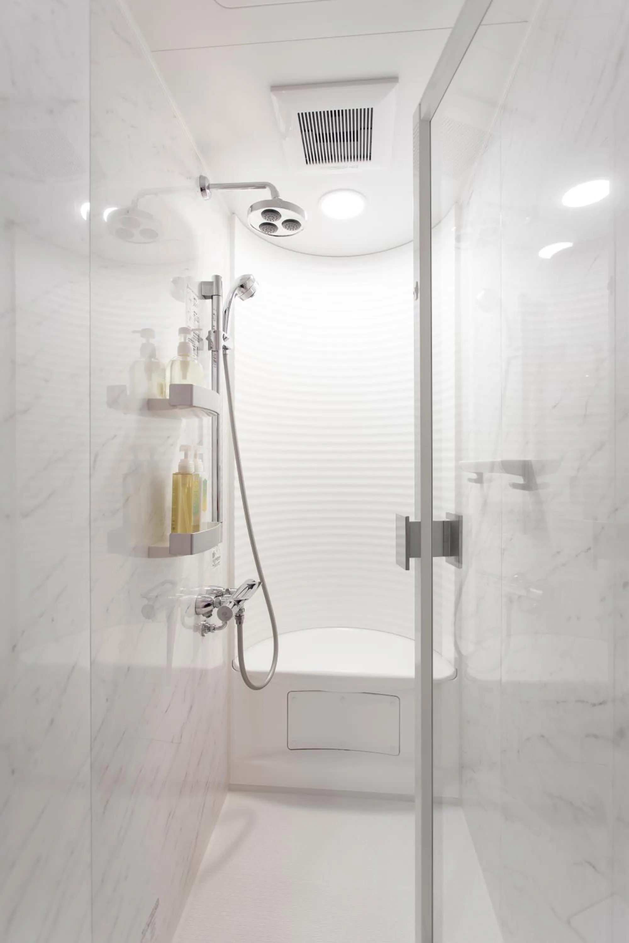 Shower in Gion Misen Furumonzen