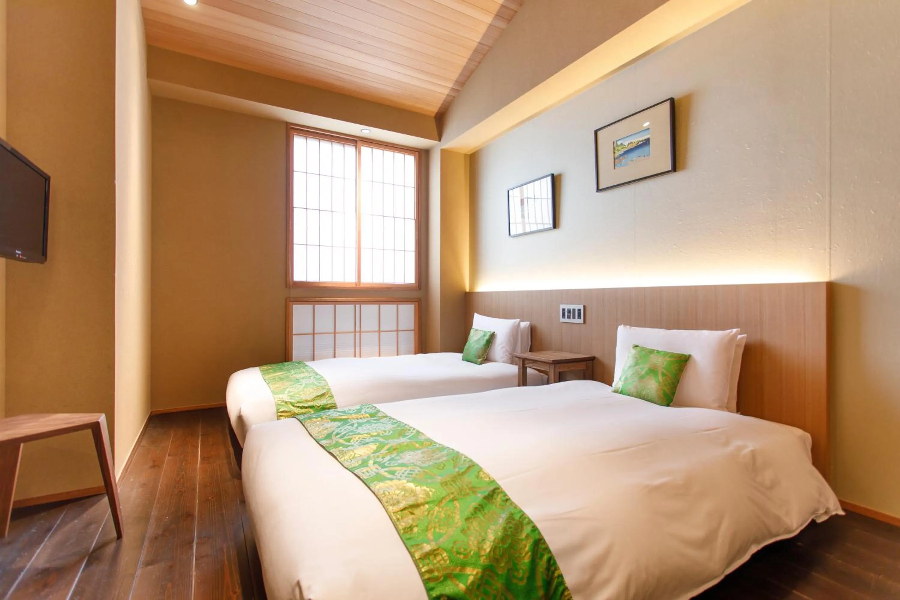 Photo of the whole room, Bed in Gion Misen Furumonzen