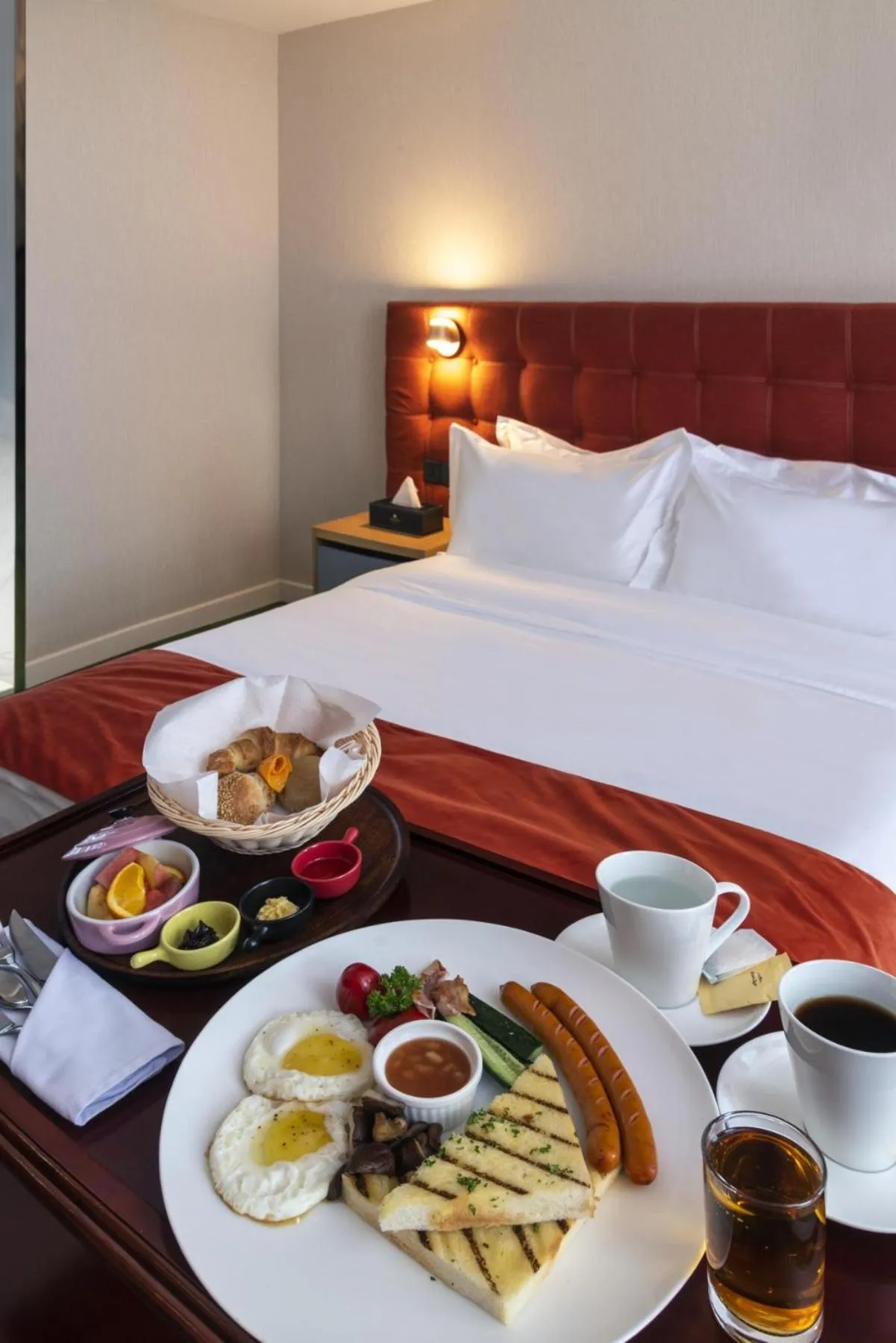 Breakfast, Bed in Aurora Hotel