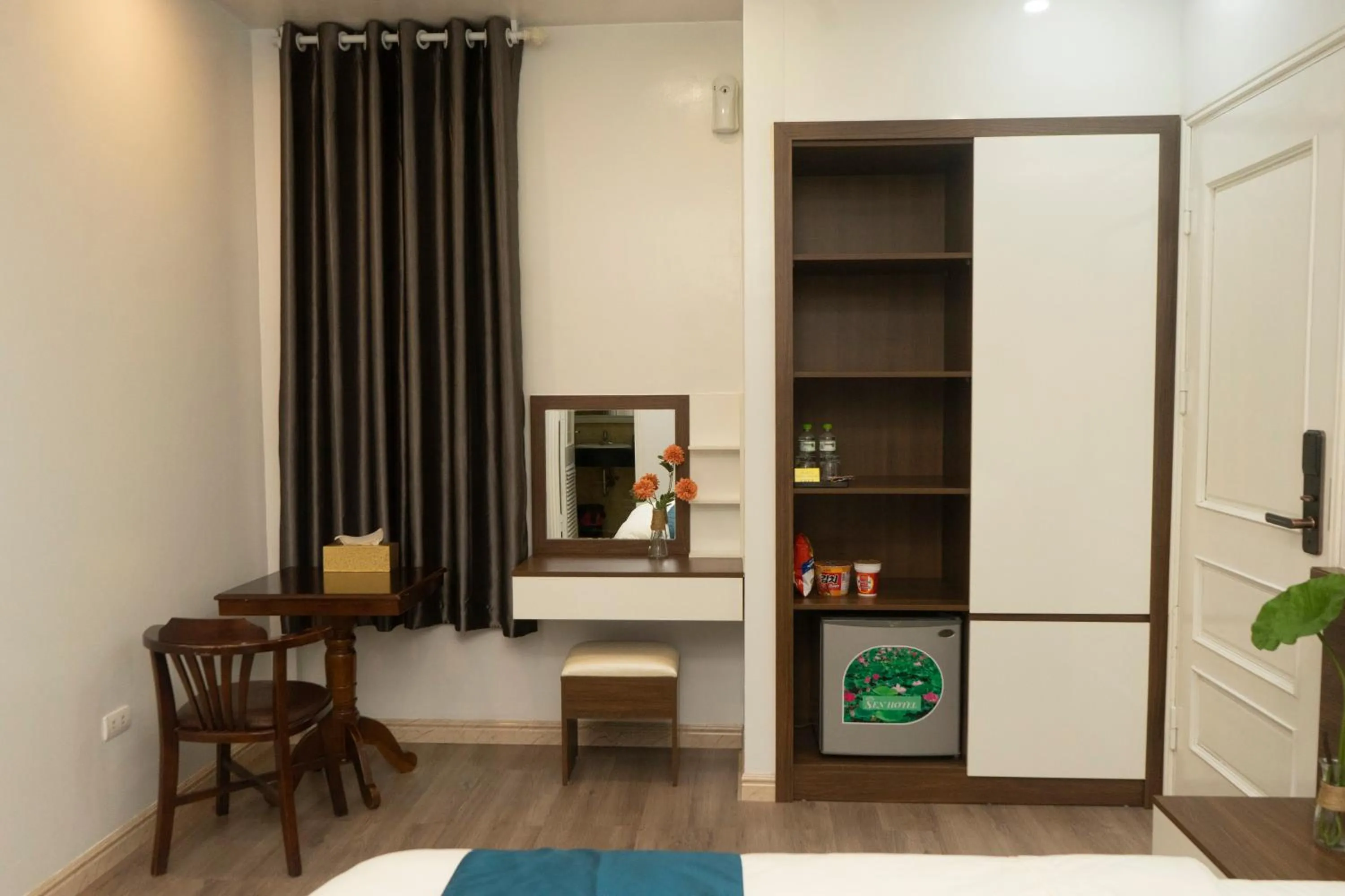 Library in Sen Hotel My Dinh Song Da 미딩