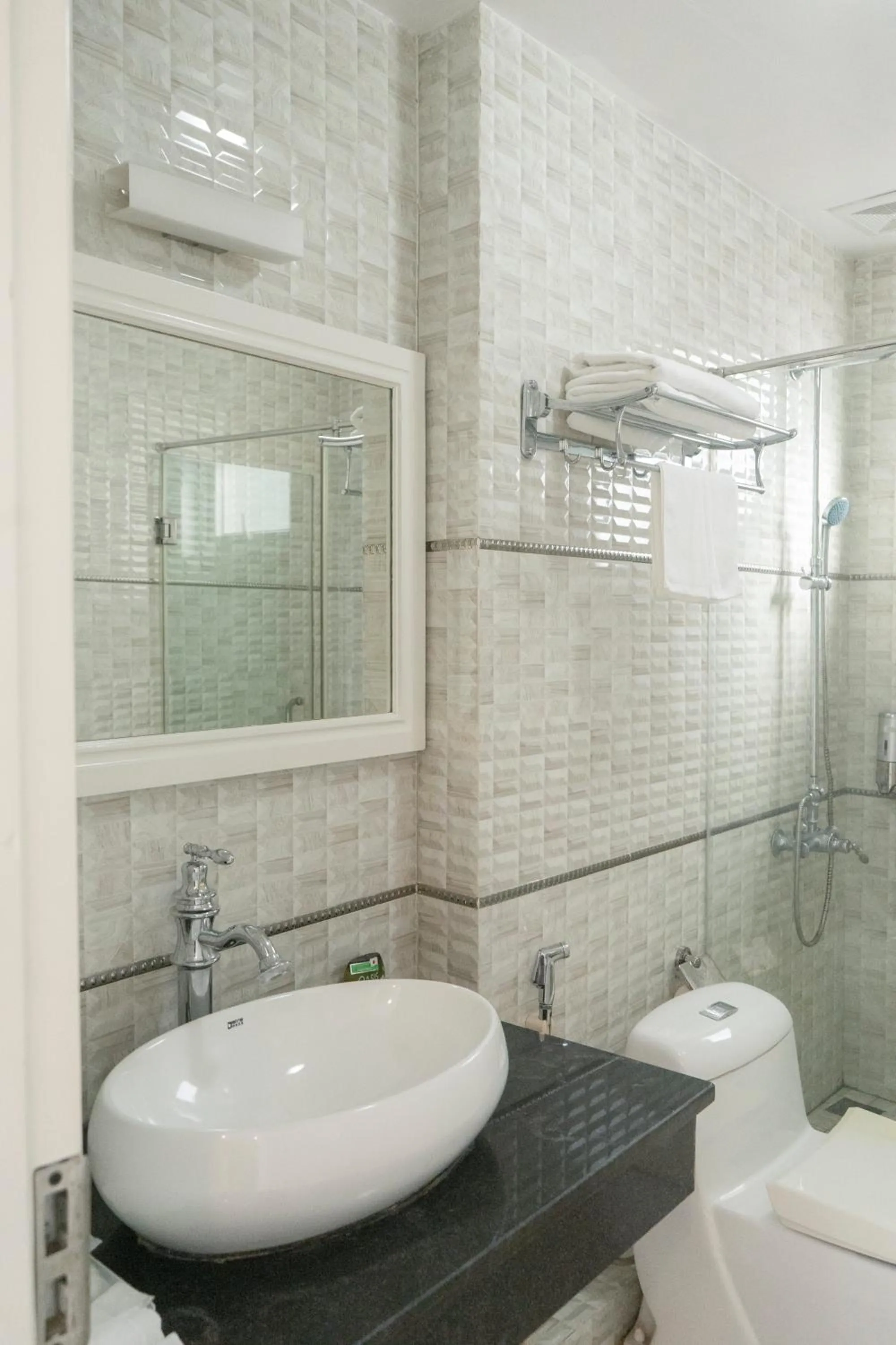 Bathroom in Sen Hotel My Dinh Song Da 미딩