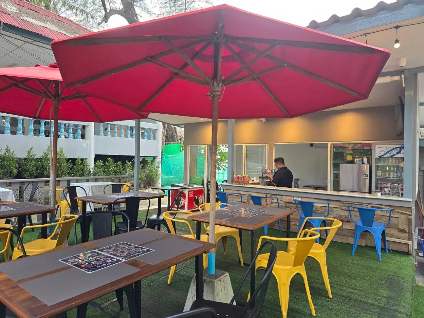 Lounge or bar in Sealord Naithon Beachfront Villa