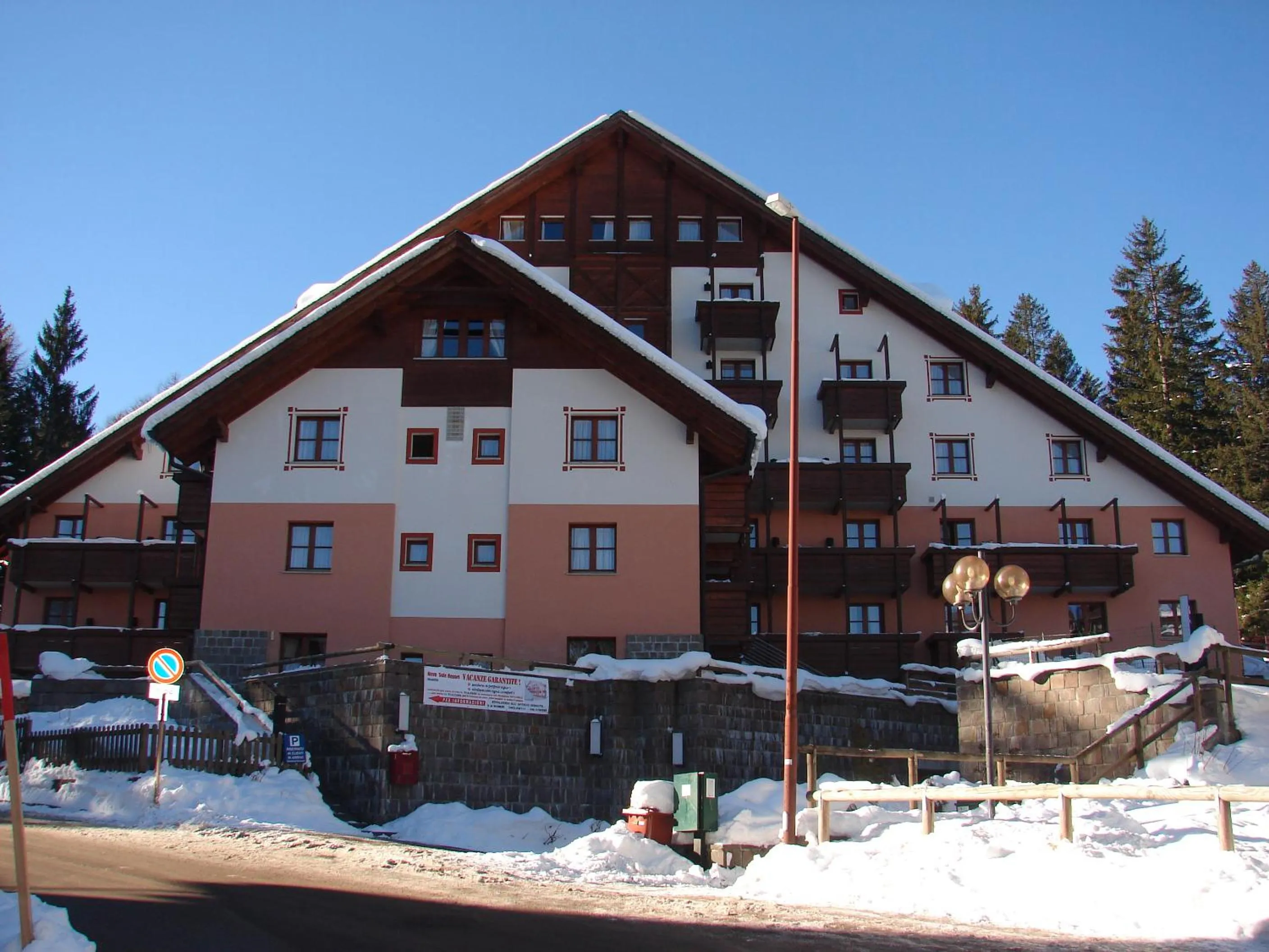 Facade/entrance in Nevesole Folgarida Resort Aparthotel