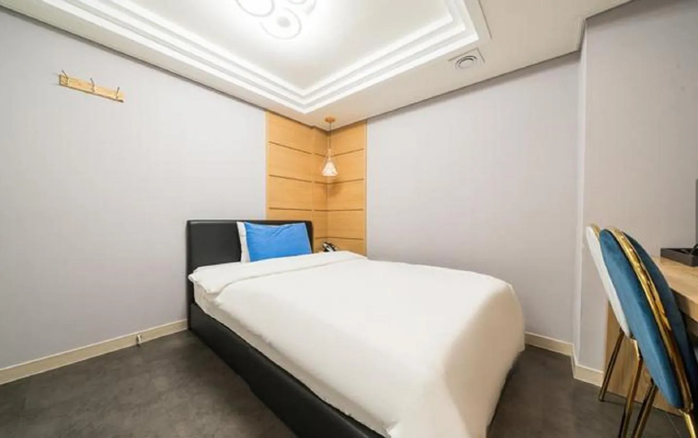 Property building, Bed in Bay 202 Hotel