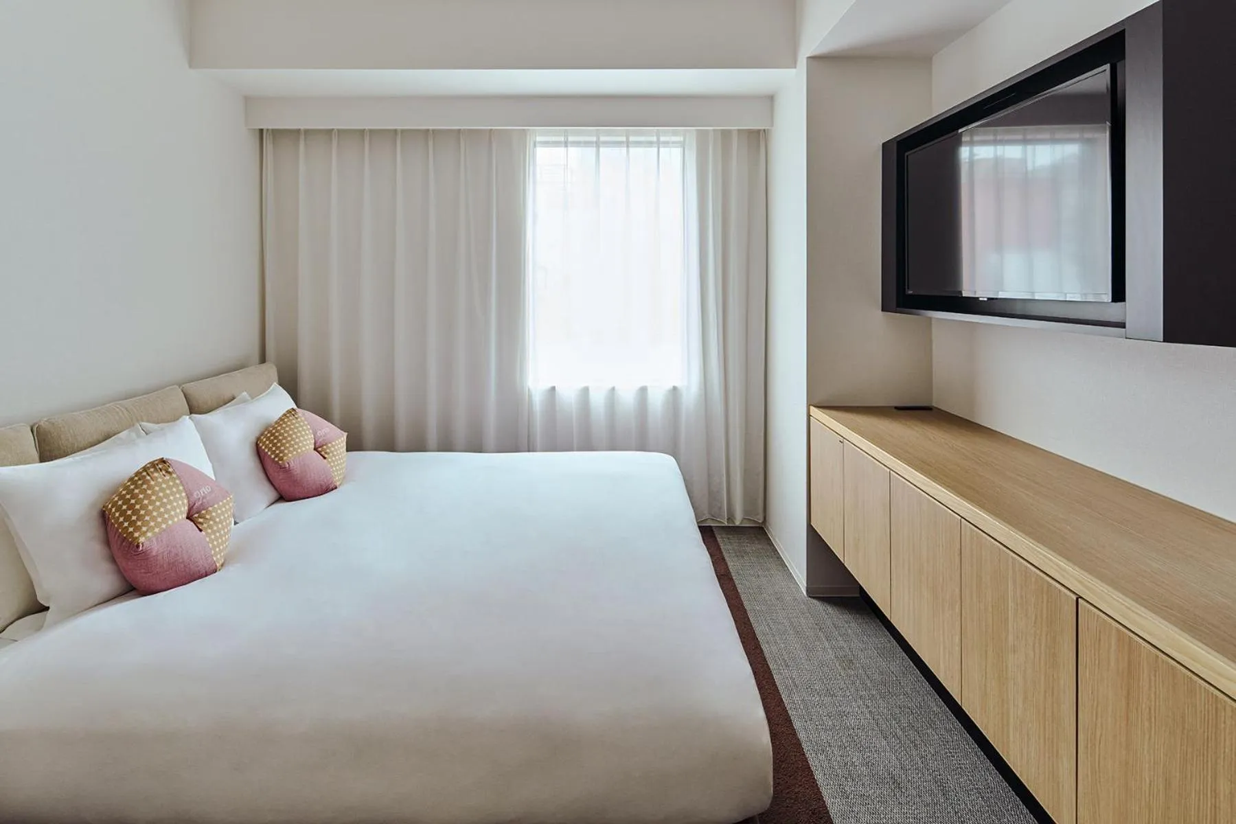 Photo of the whole room, Bed in OMO3 Tokyo Akasaka by Hoshino Resort