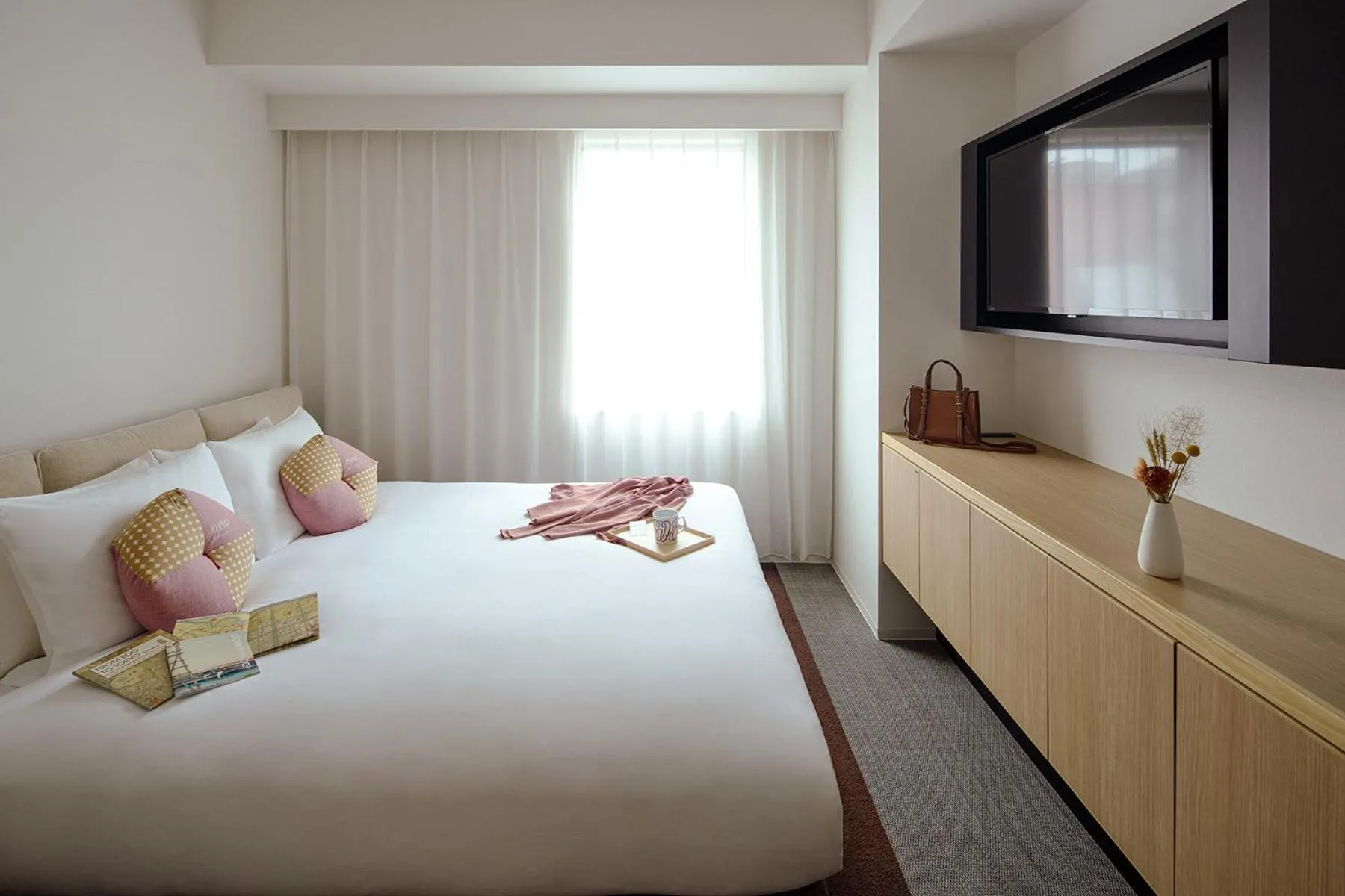 Photo of the whole room, Bed in OMO3 Tokyo Akasaka by Hoshino Resort