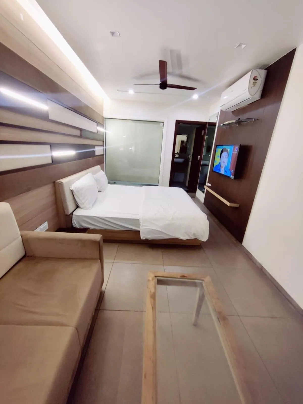 Communal lounge/ TV room, Bed in Casa De Mount