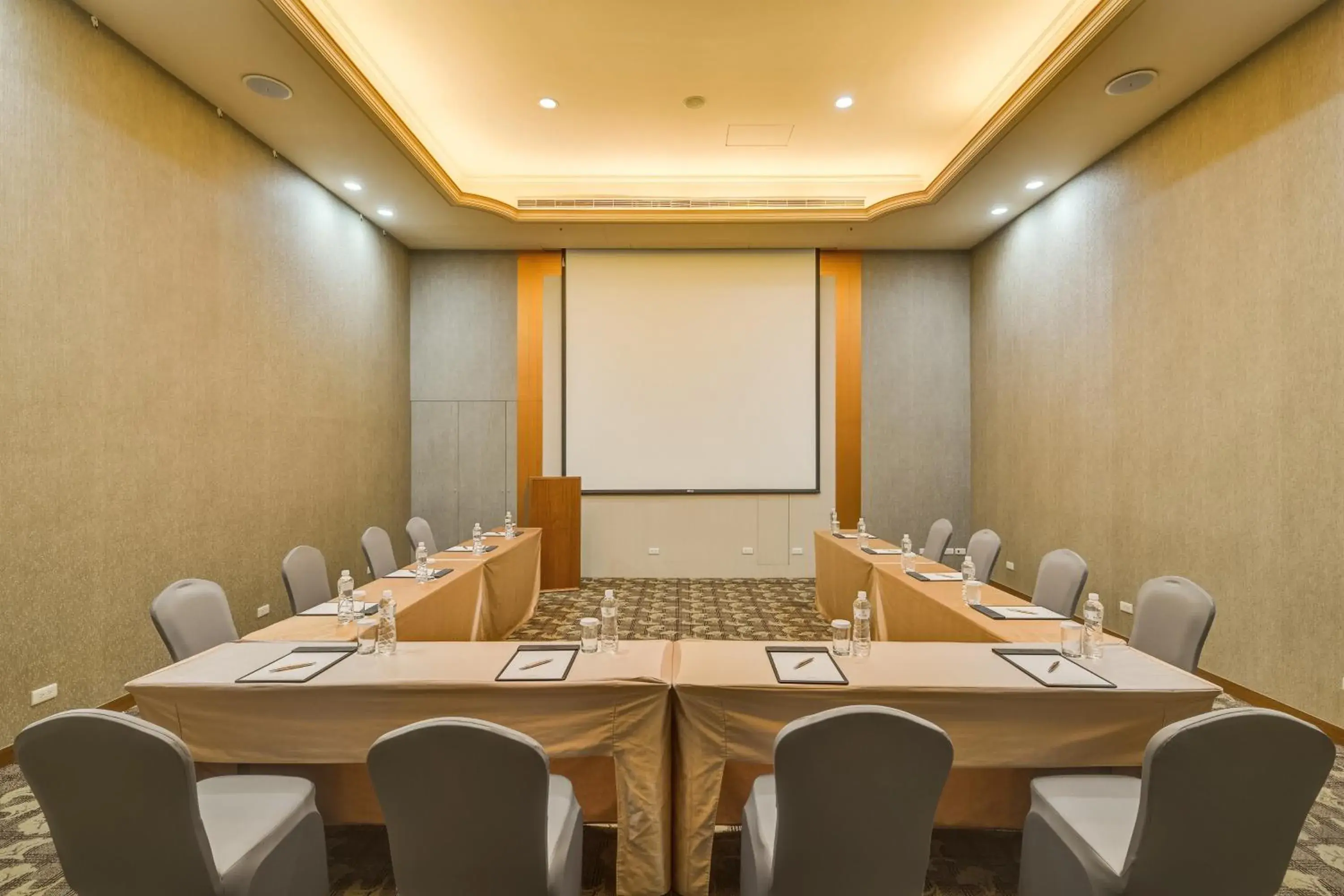 Meeting/conference room in Fuji Grand Hotel Meeting/conference room in Fuji Grand Hotel