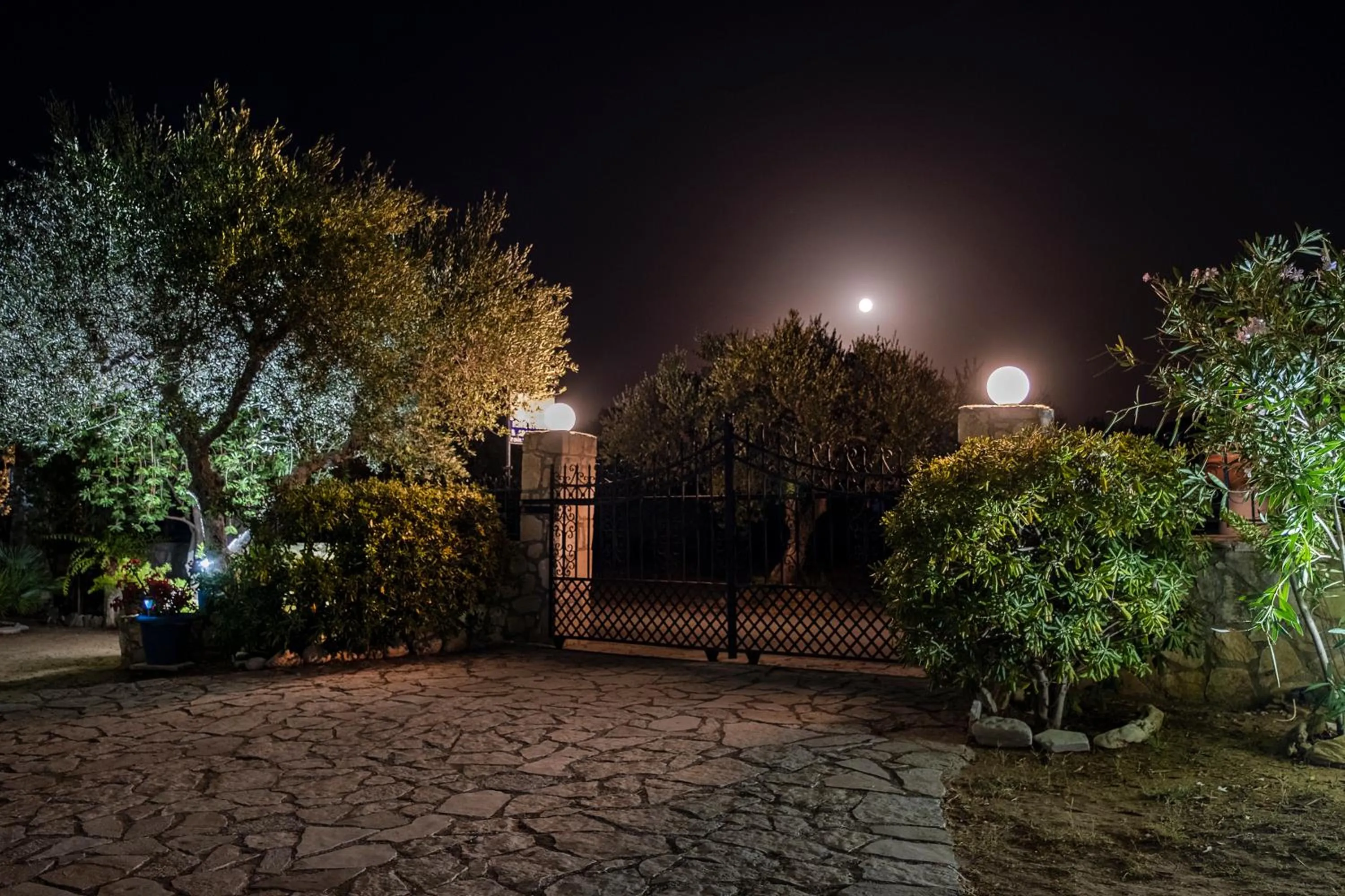Night in Villa Joanna