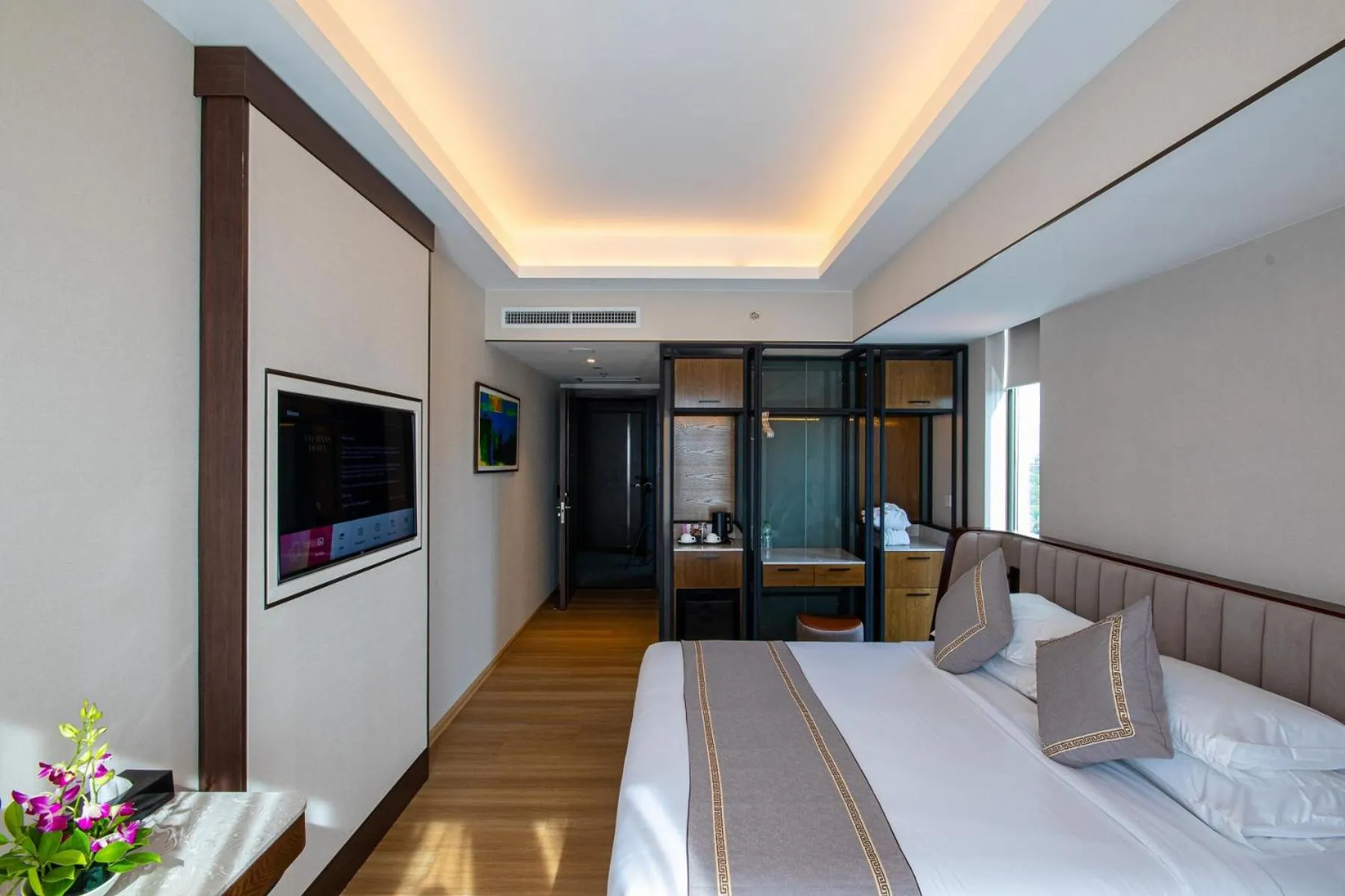 Bed in Sayarsan Hotel Yangon