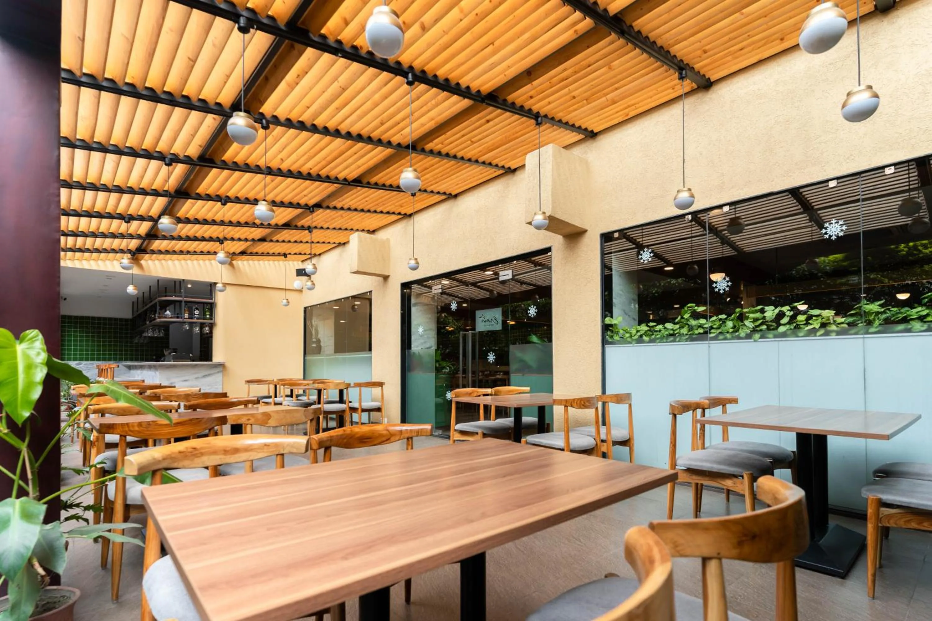 Restaurant/places to eat in Hotel Shambala