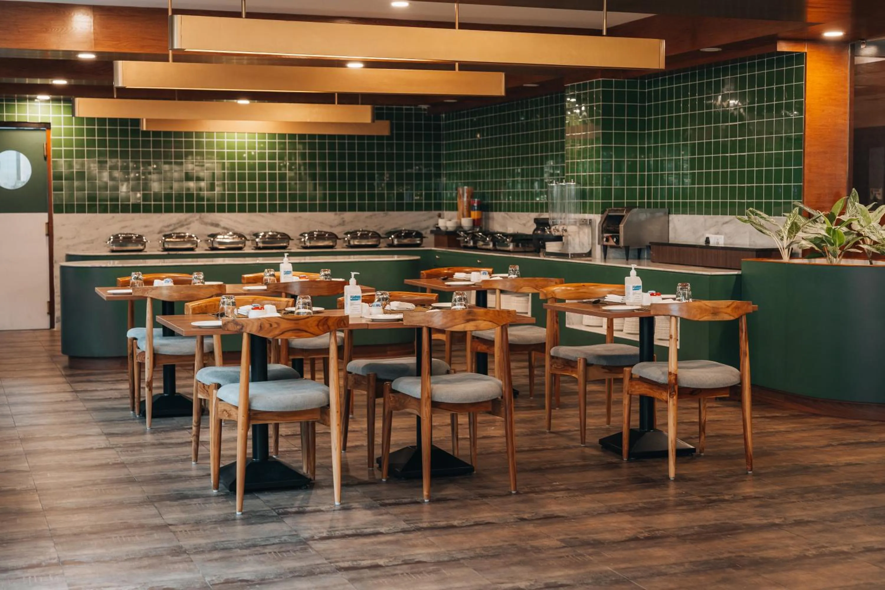 Restaurant/places to eat in Hotel Shambala