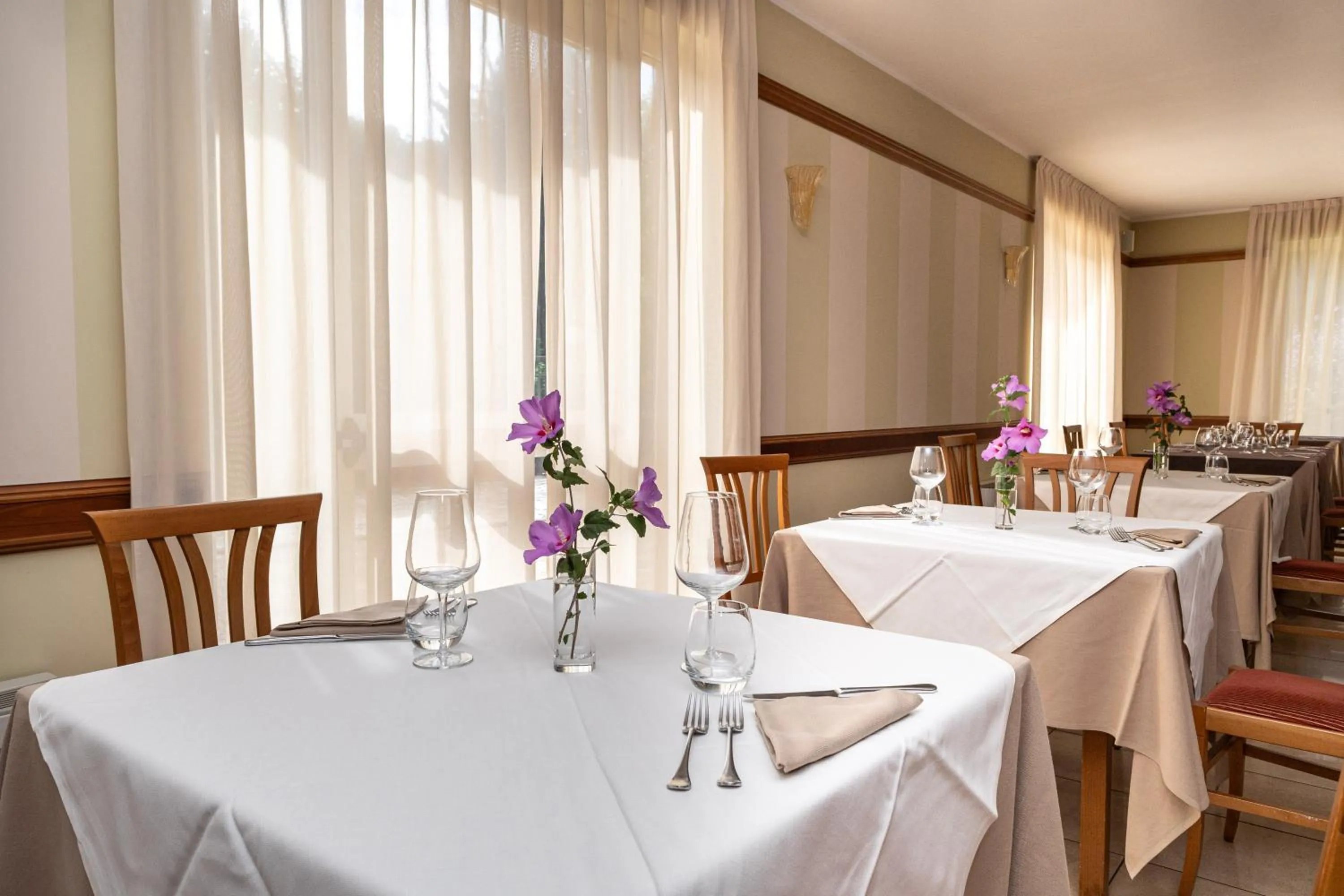 Restaurant/places to eat in Hotel Valentino