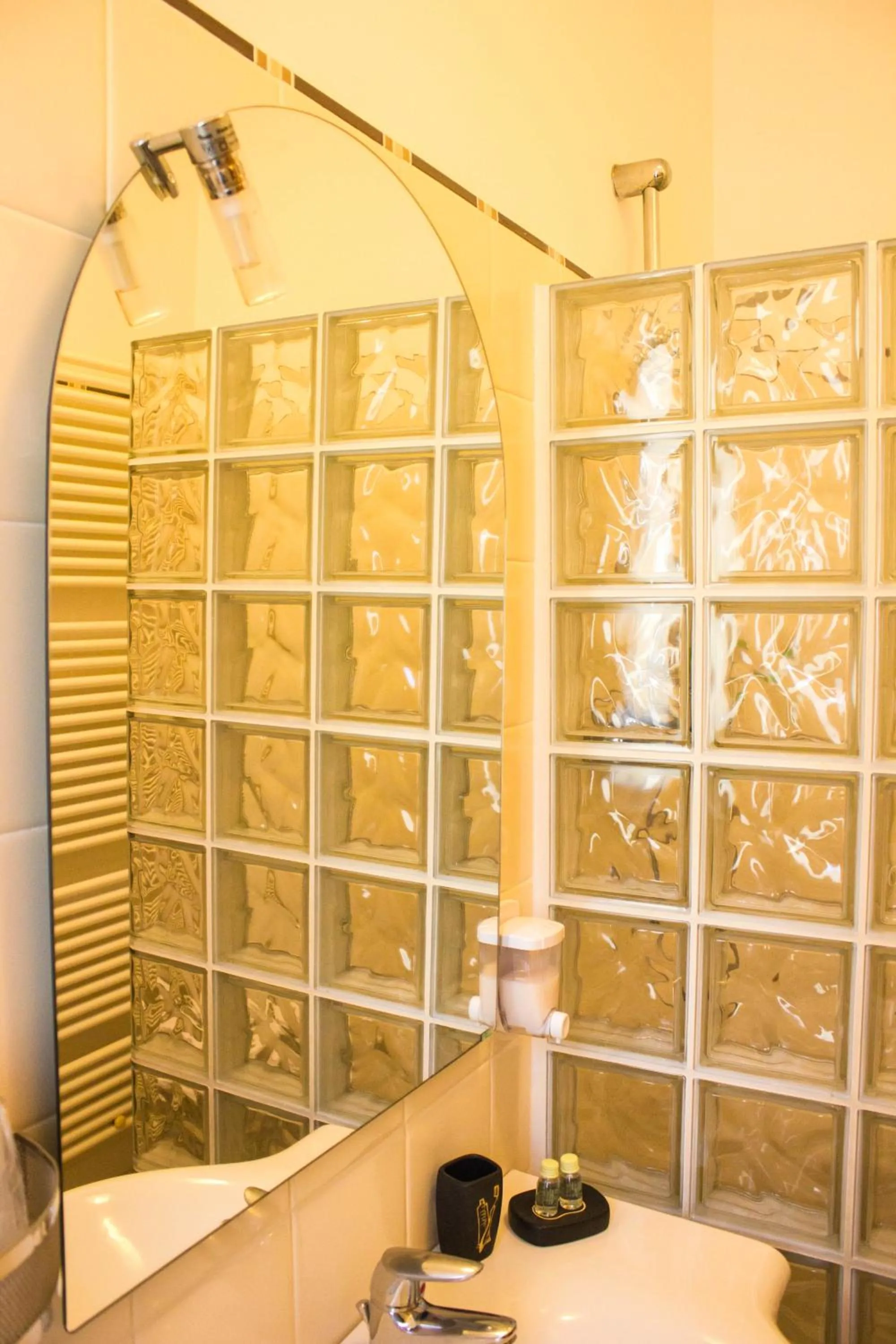 Shower in Hotel Valentino