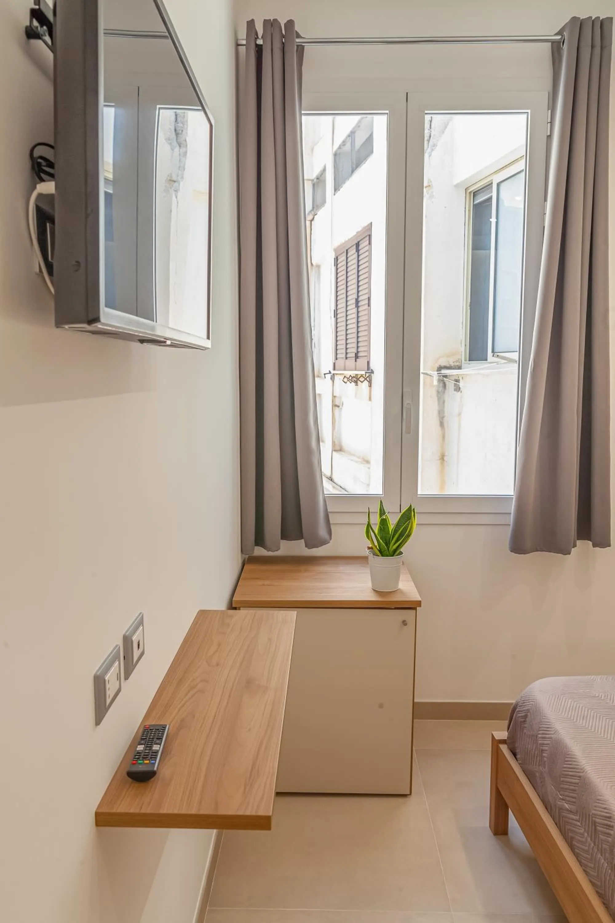 Photo of the whole room in Isgrò Rooms